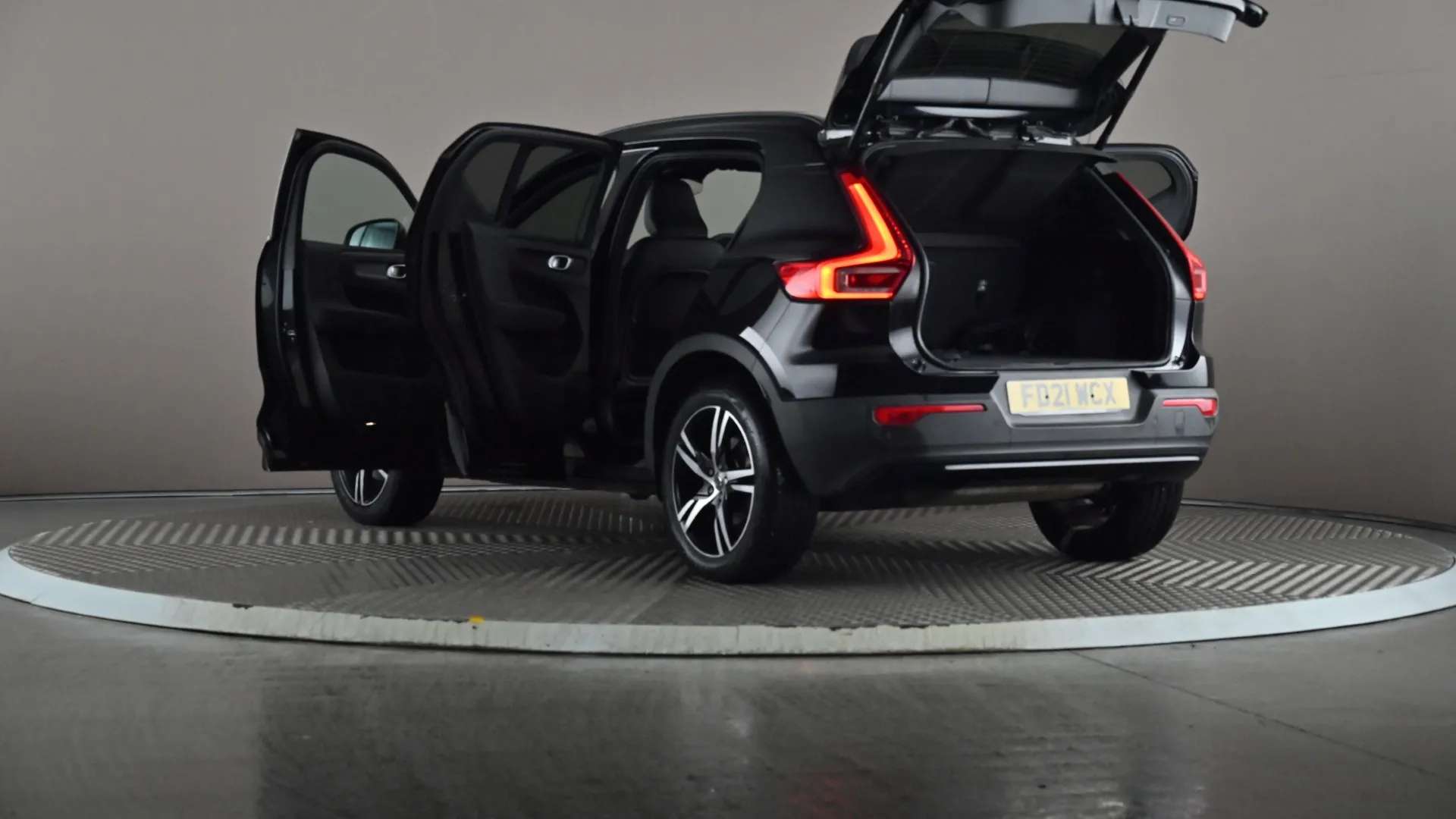 2021 VOLVO XC40 2021 VOLVO XC40