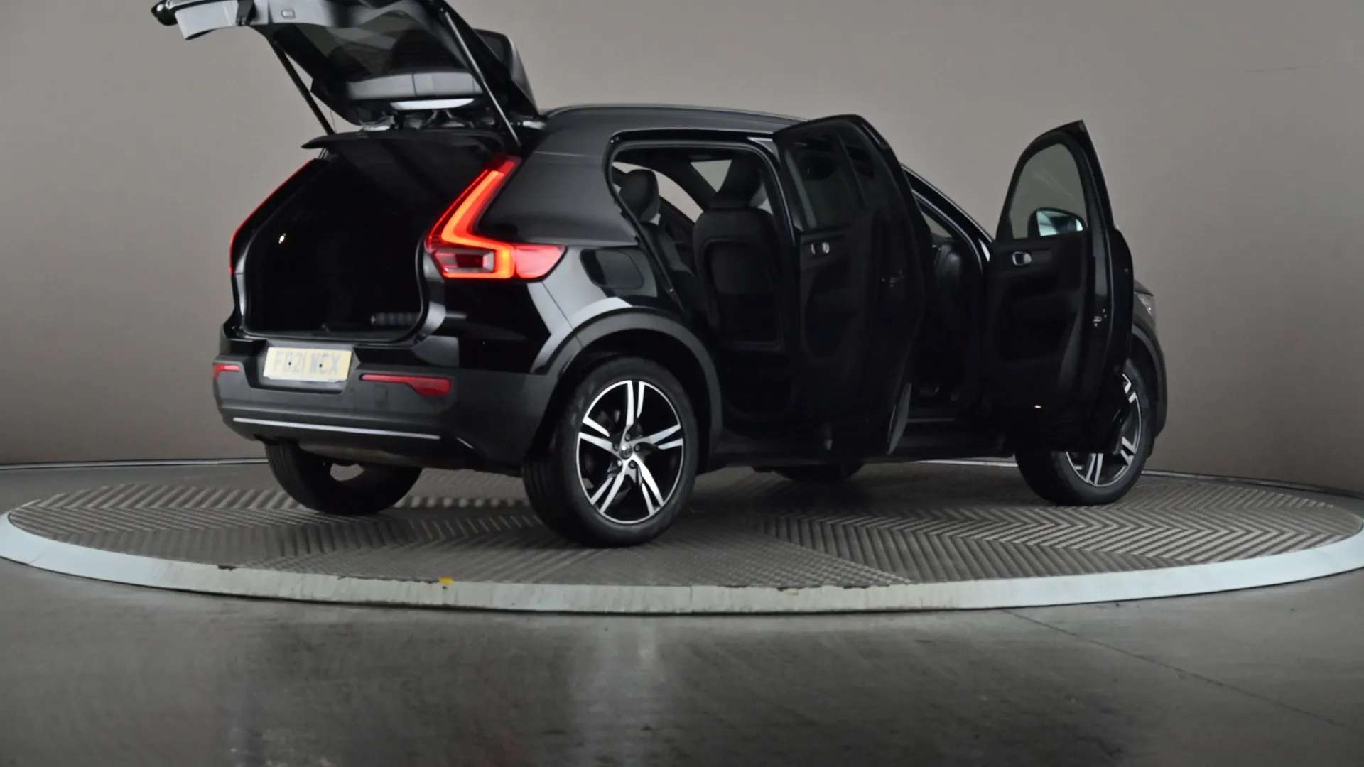 2021 VOLVO XC40 2021 VOLVO XC40