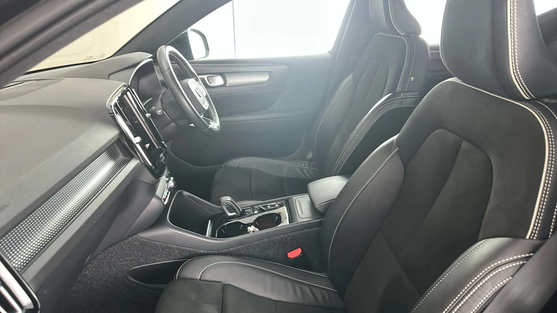 2021 VOLVO XC40 2021 VOLVO XC40