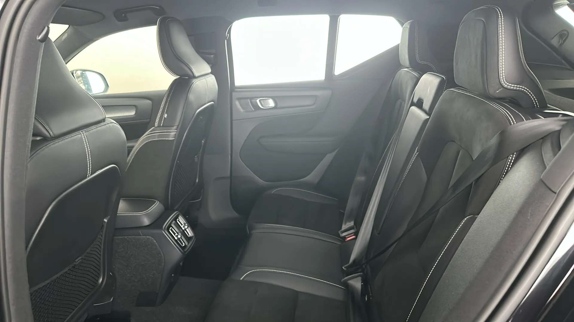 2021 VOLVO XC40 2021 VOLVO XC40