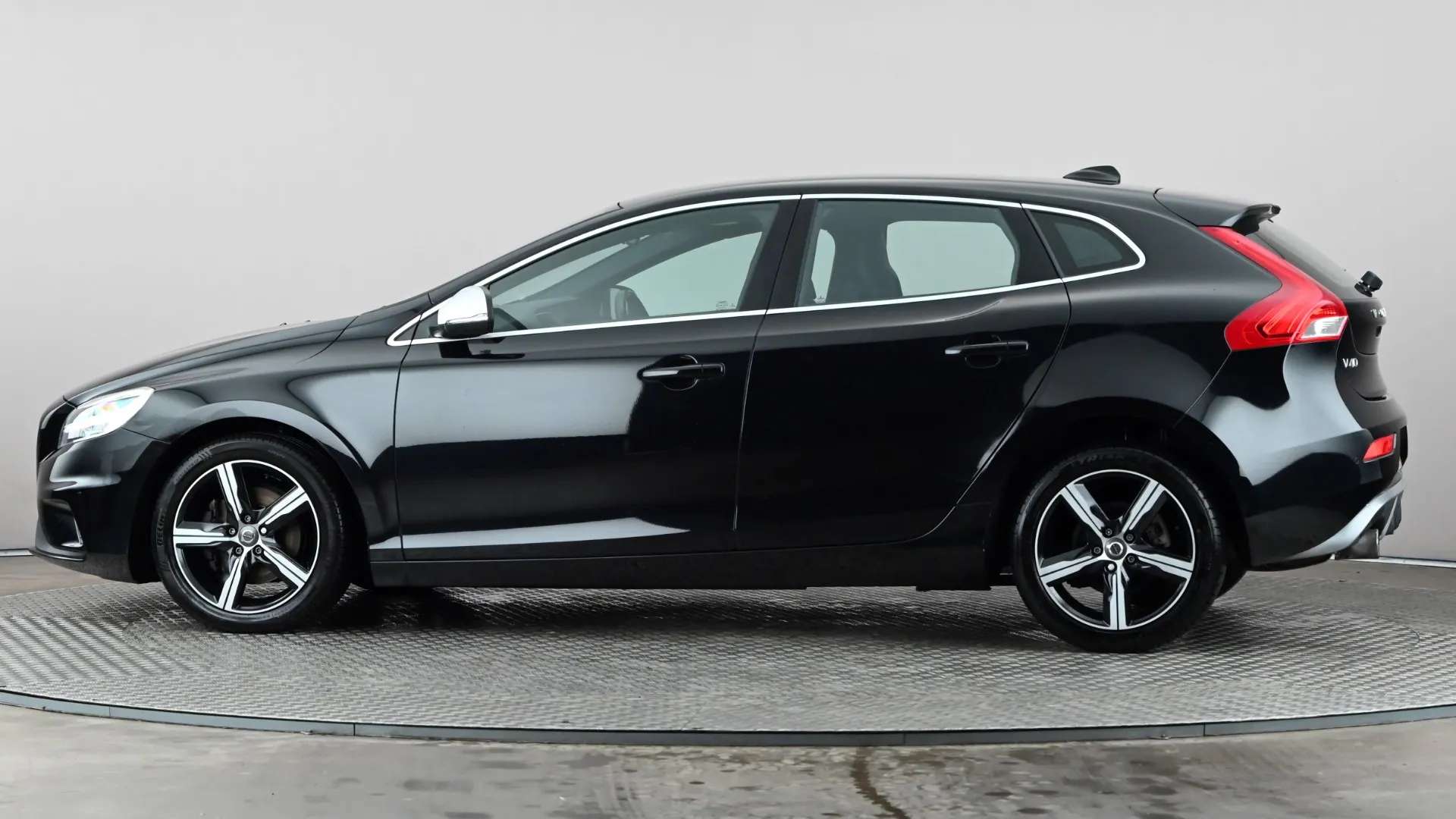 2016 VOLVO V40 2016 VOLVO V40
