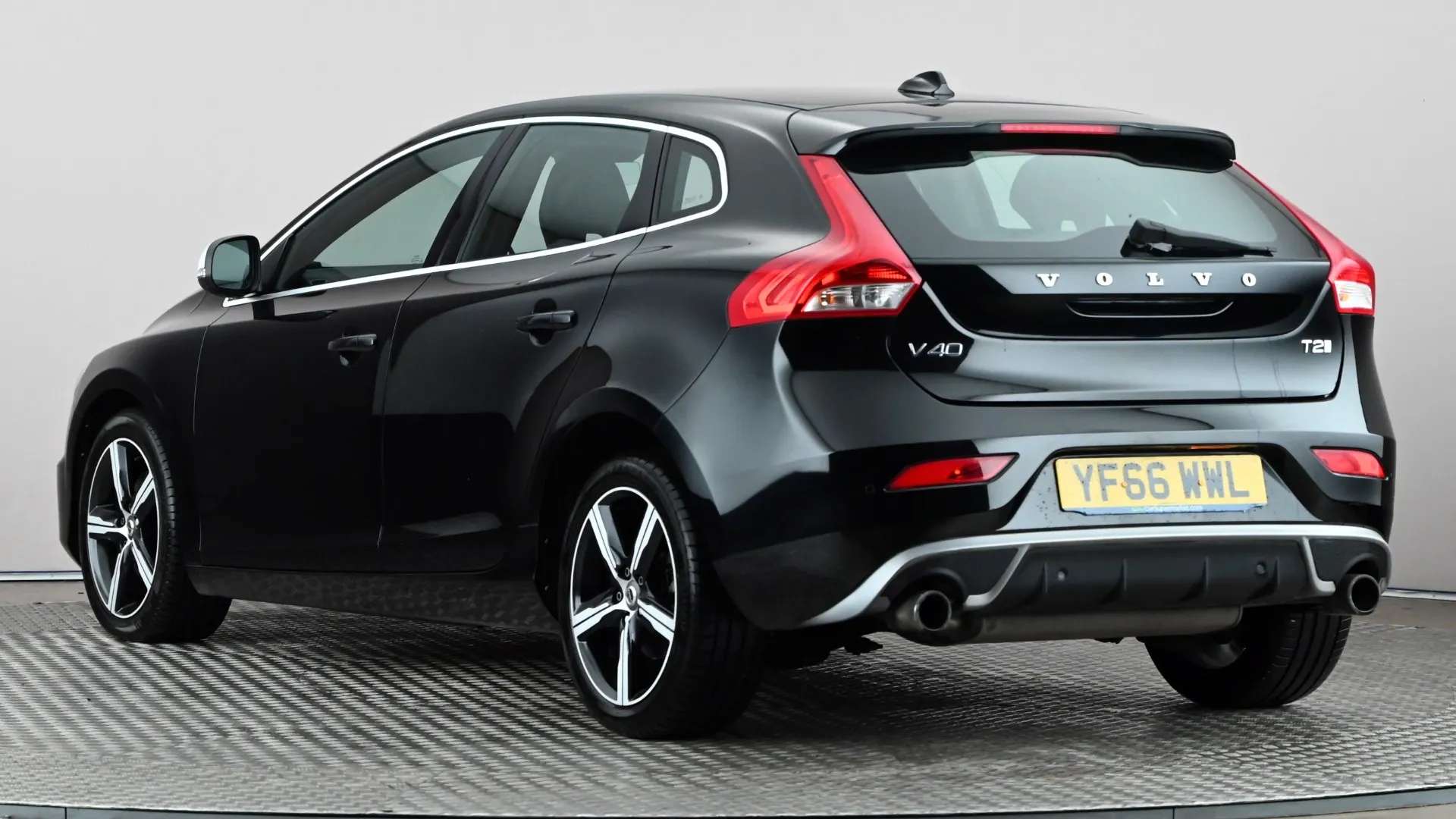 2016 VOLVO V40 2016 VOLVO V40