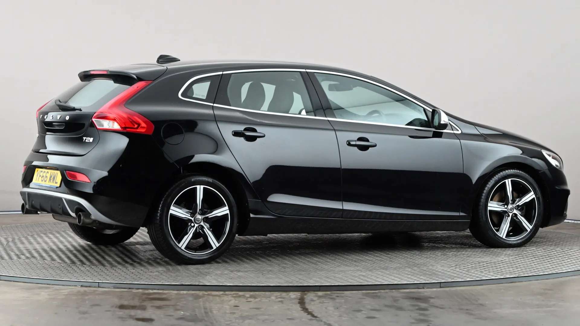 2016 VOLVO V40 2016 VOLVO V40