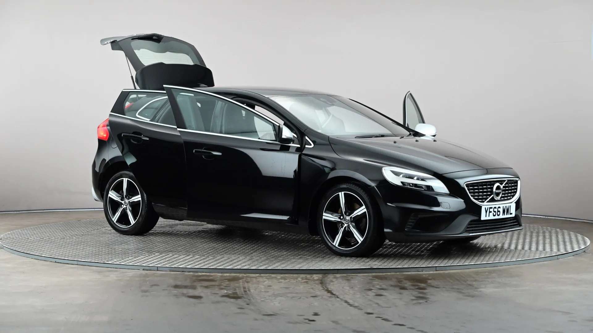 2016 VOLVO V40 2016 VOLVO V40