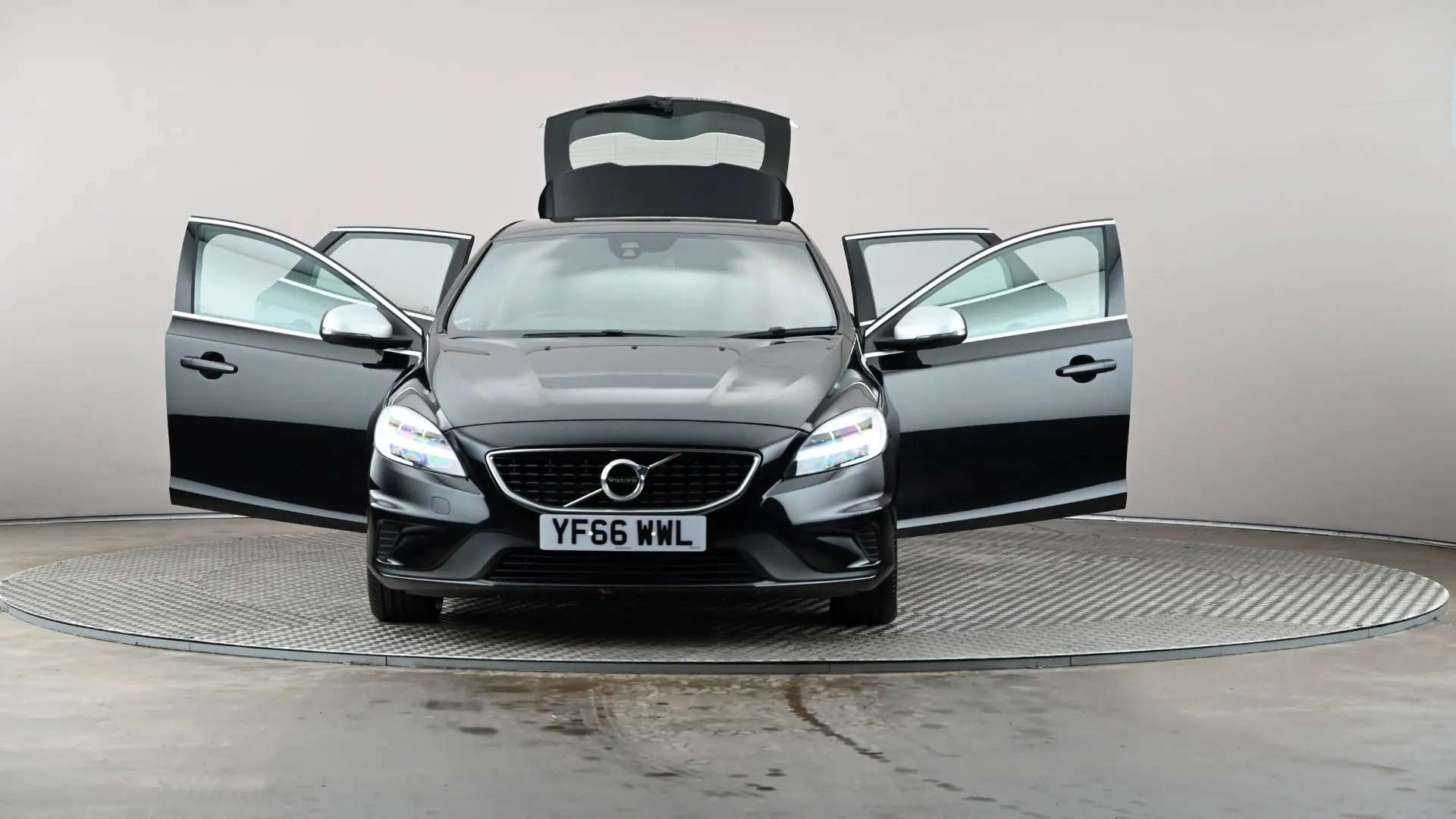 2016 VOLVO V40 2016 VOLVO V40