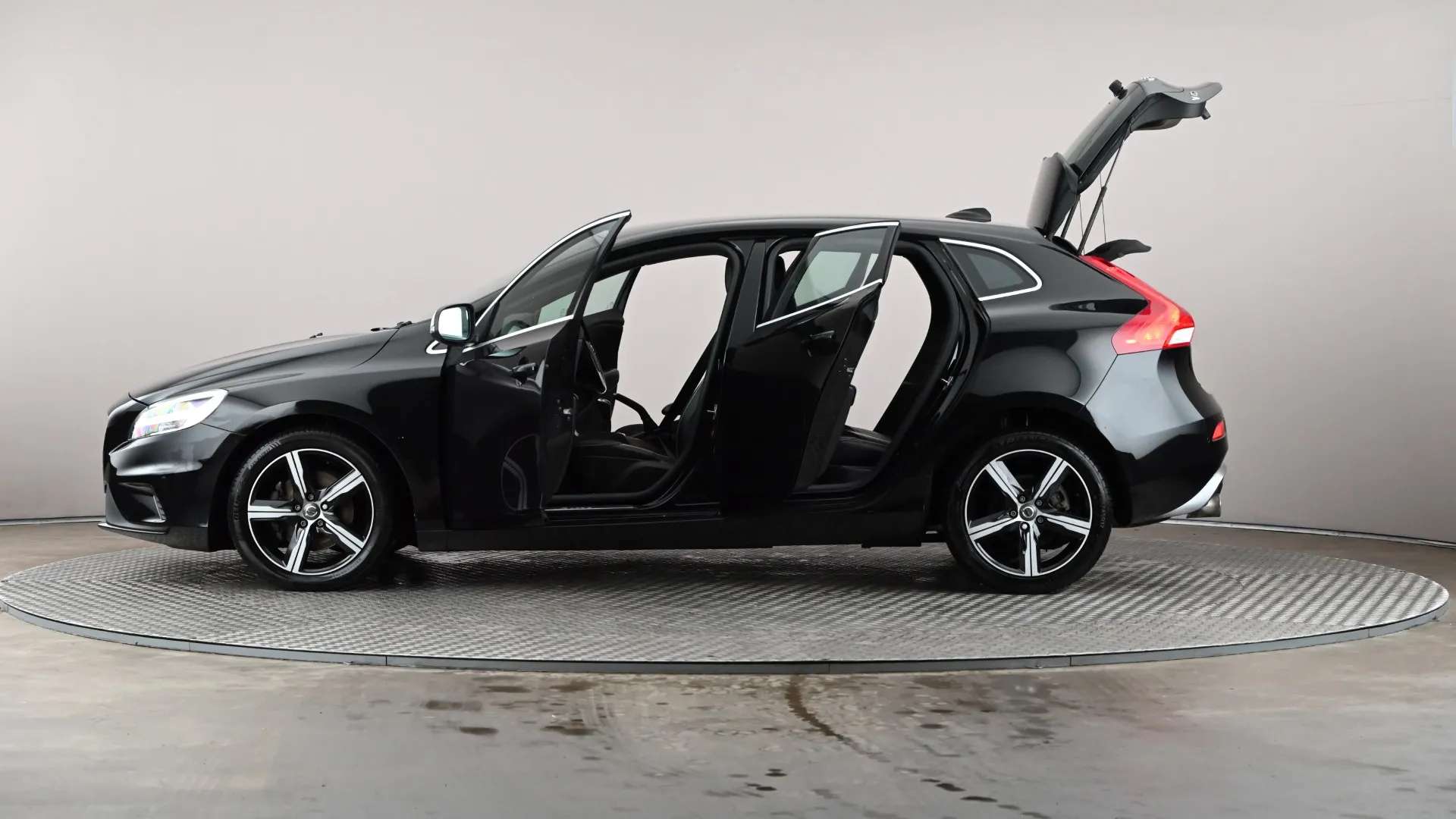 2016 VOLVO V40 2016 VOLVO V40