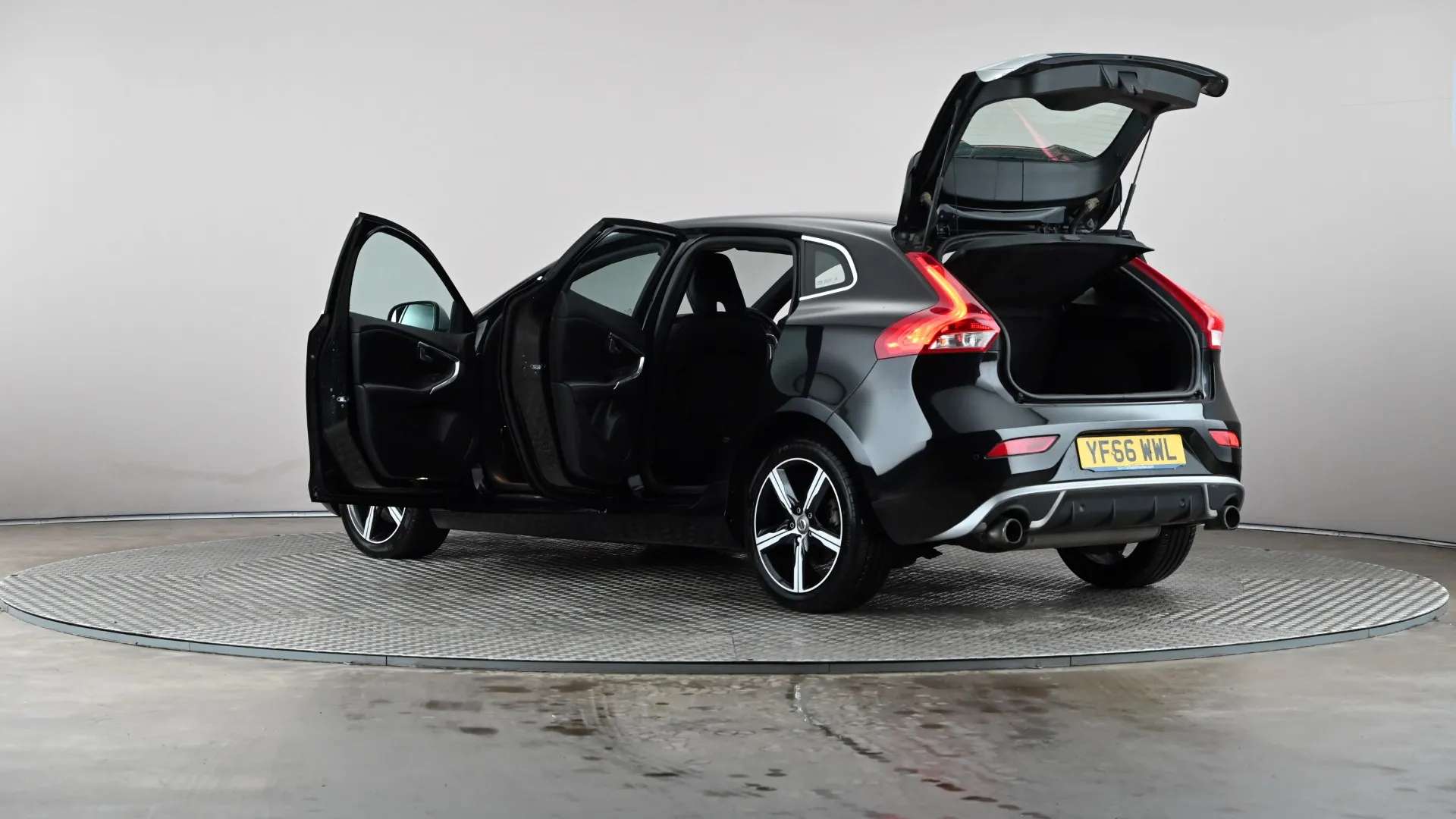 2016 VOLVO V40 2016 VOLVO V40