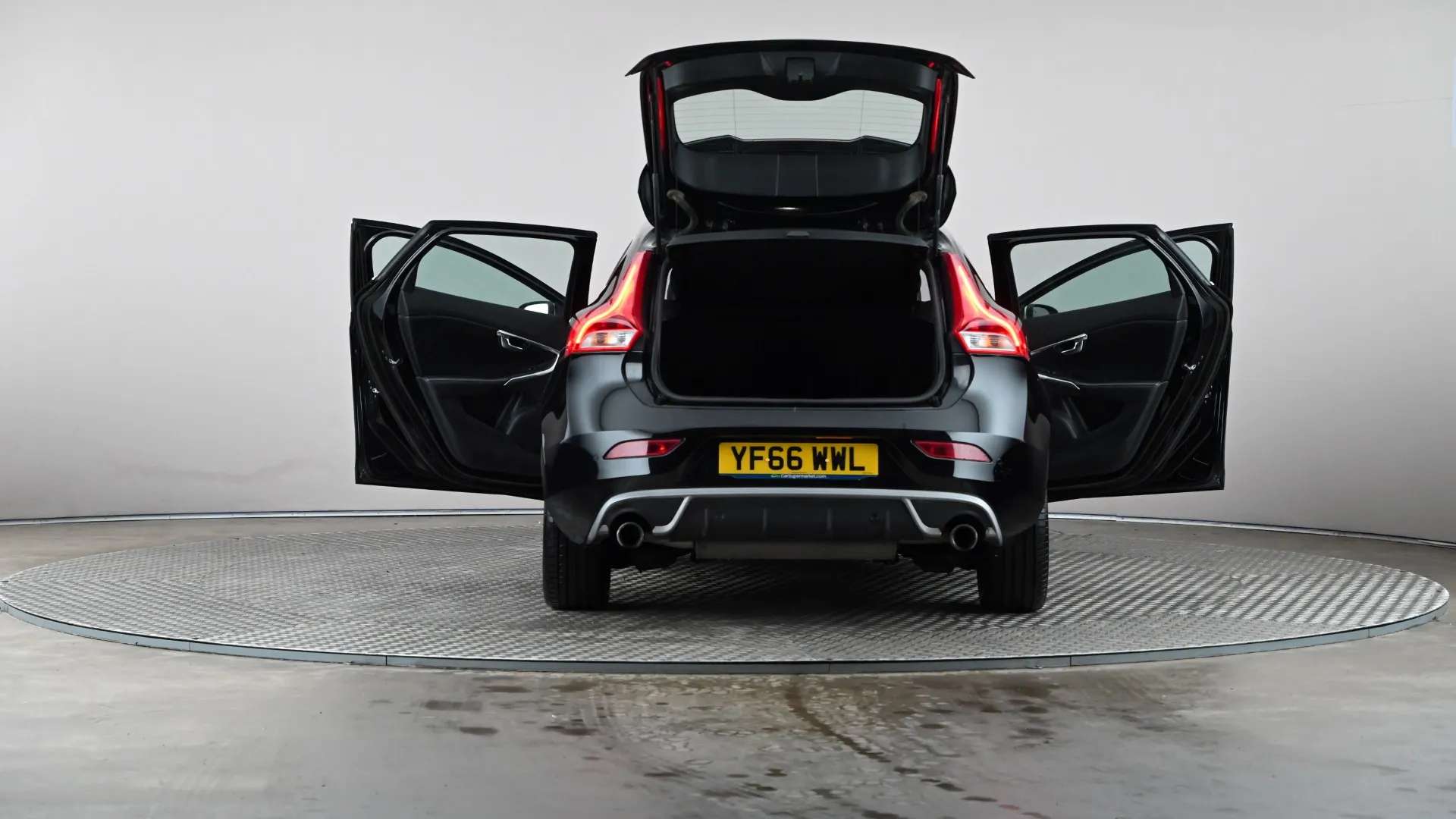 2016 VOLVO V40 2016 VOLVO V40