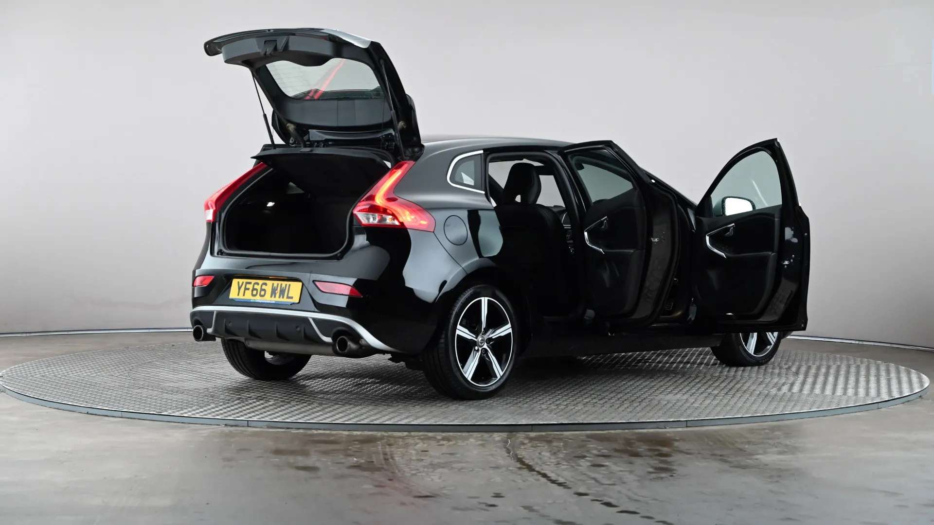 2016 VOLVO V40 2016 VOLVO V40