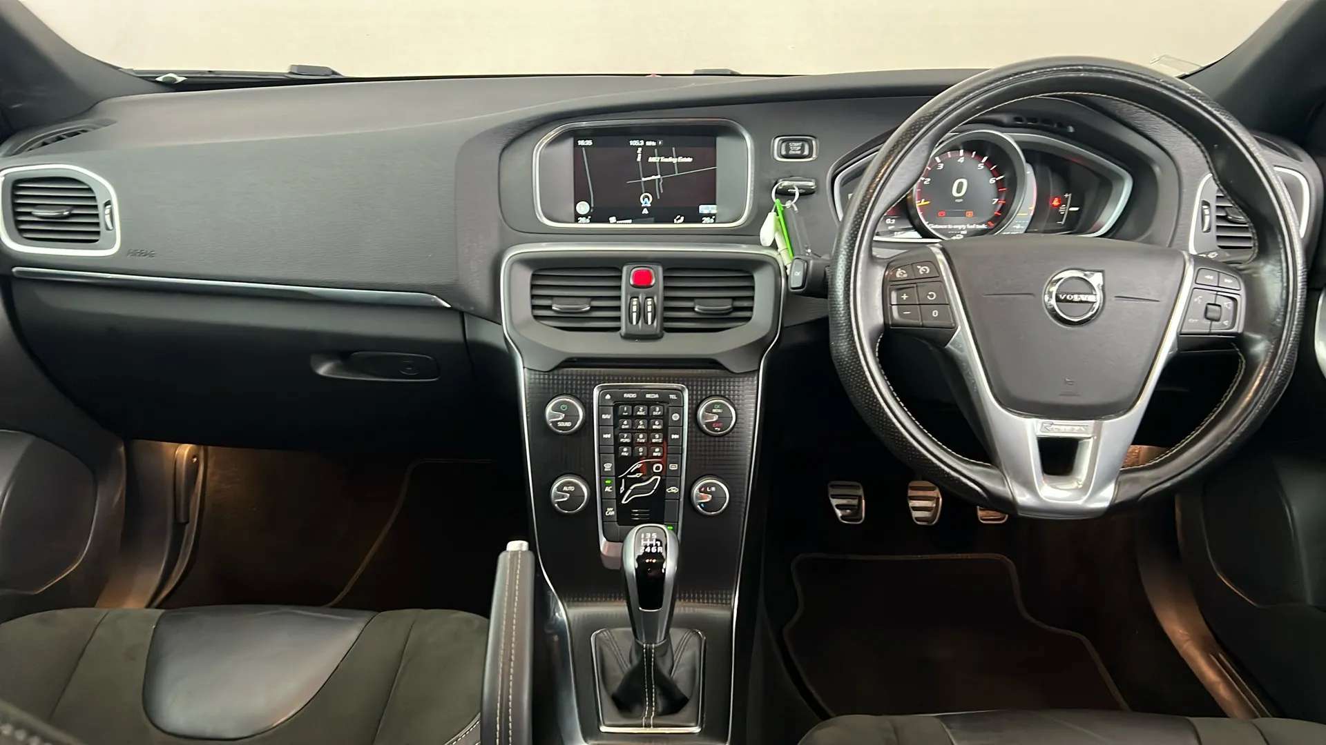 2016 VOLVO V40 2016 VOLVO V40