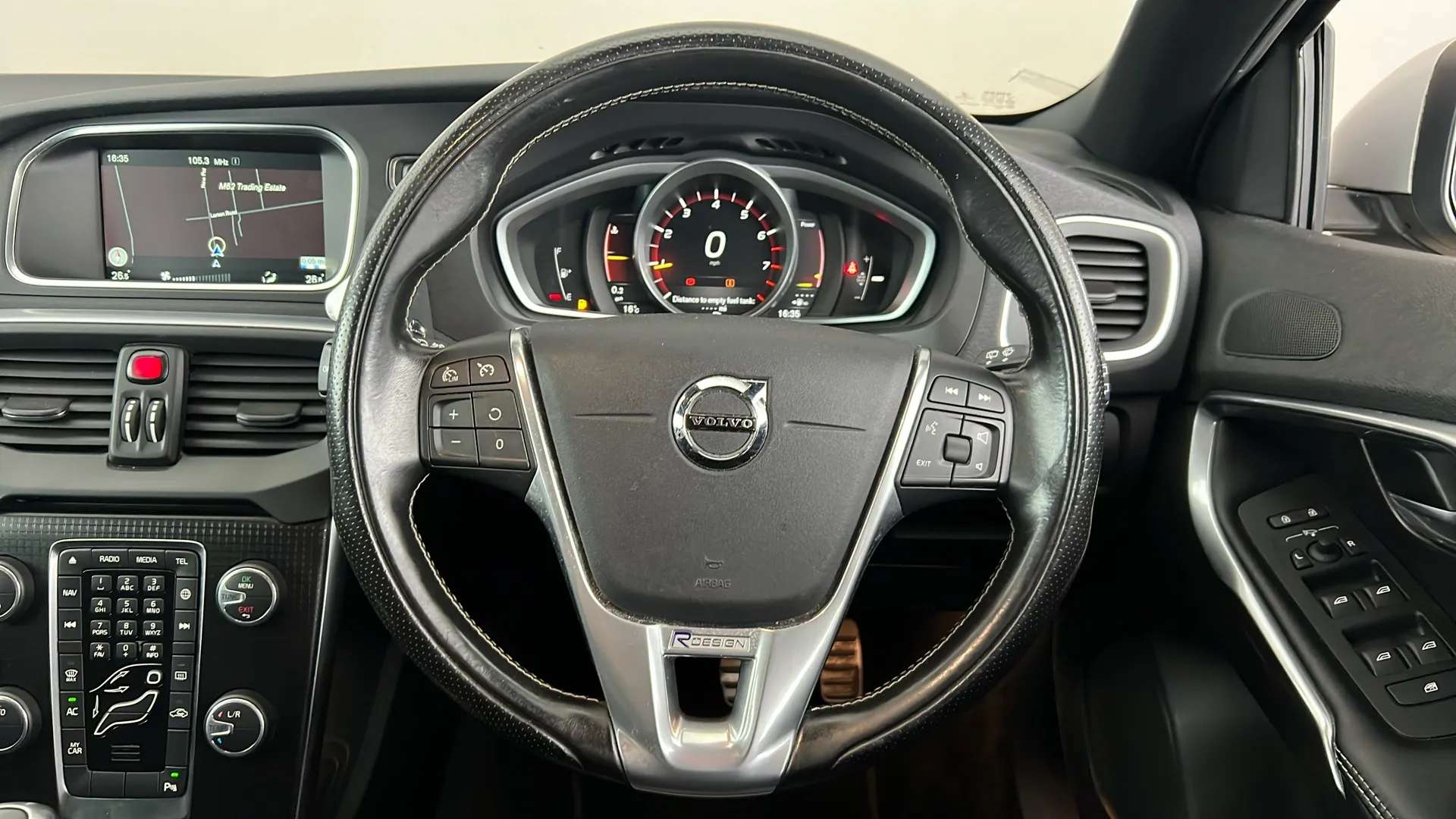 2016 VOLVO V40 2016 VOLVO V40