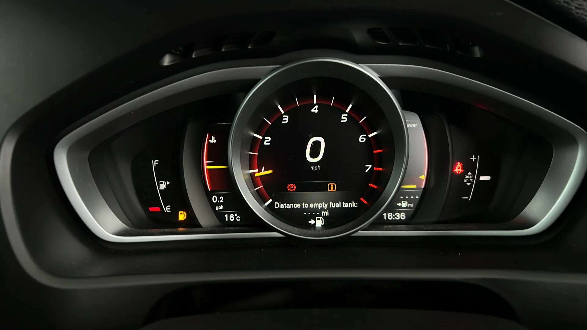 2016 VOLVO V40 2016 VOLVO V40