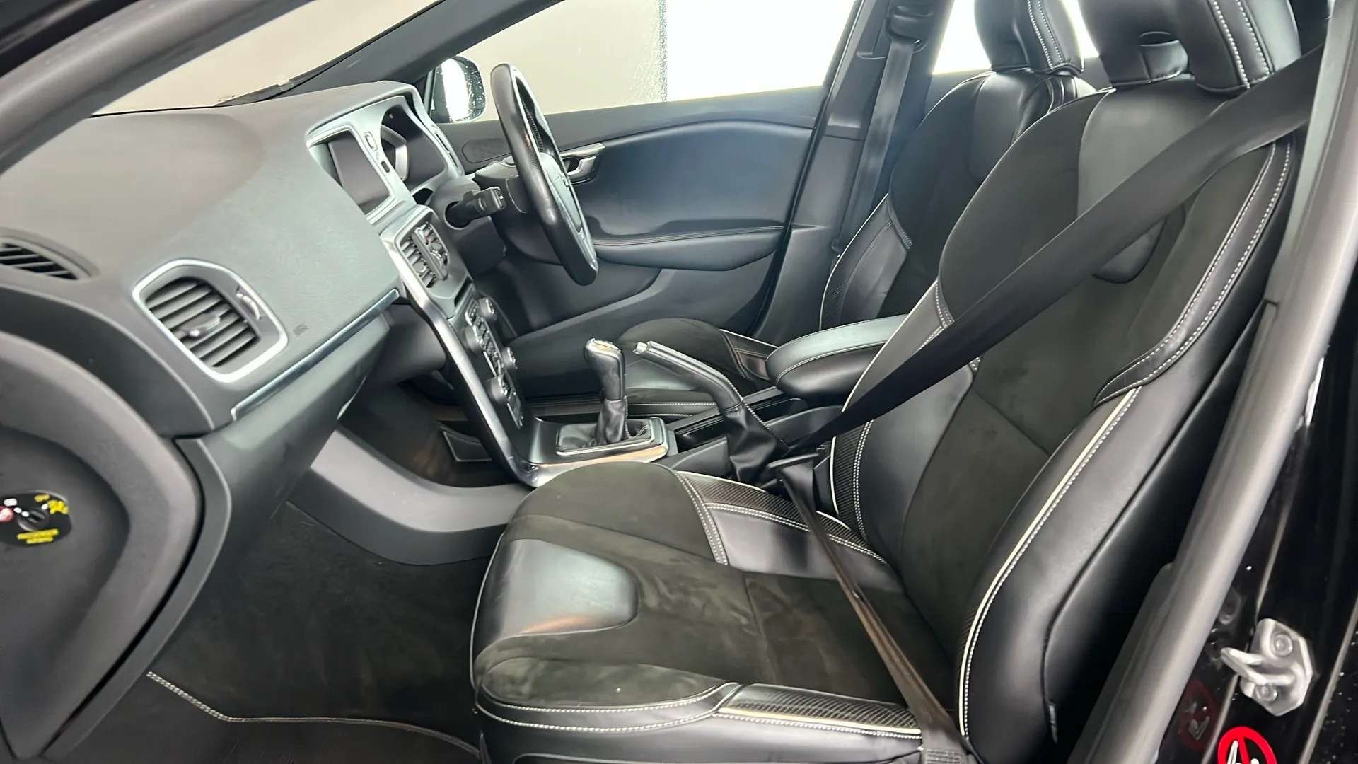 2016 VOLVO V40 2016 VOLVO V40