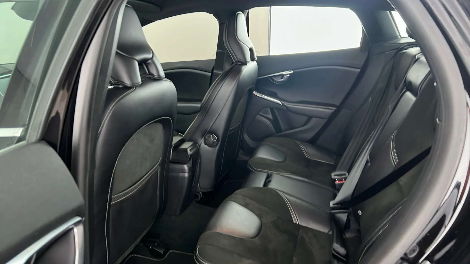 2016 VOLVO V40 2016 VOLVO V40