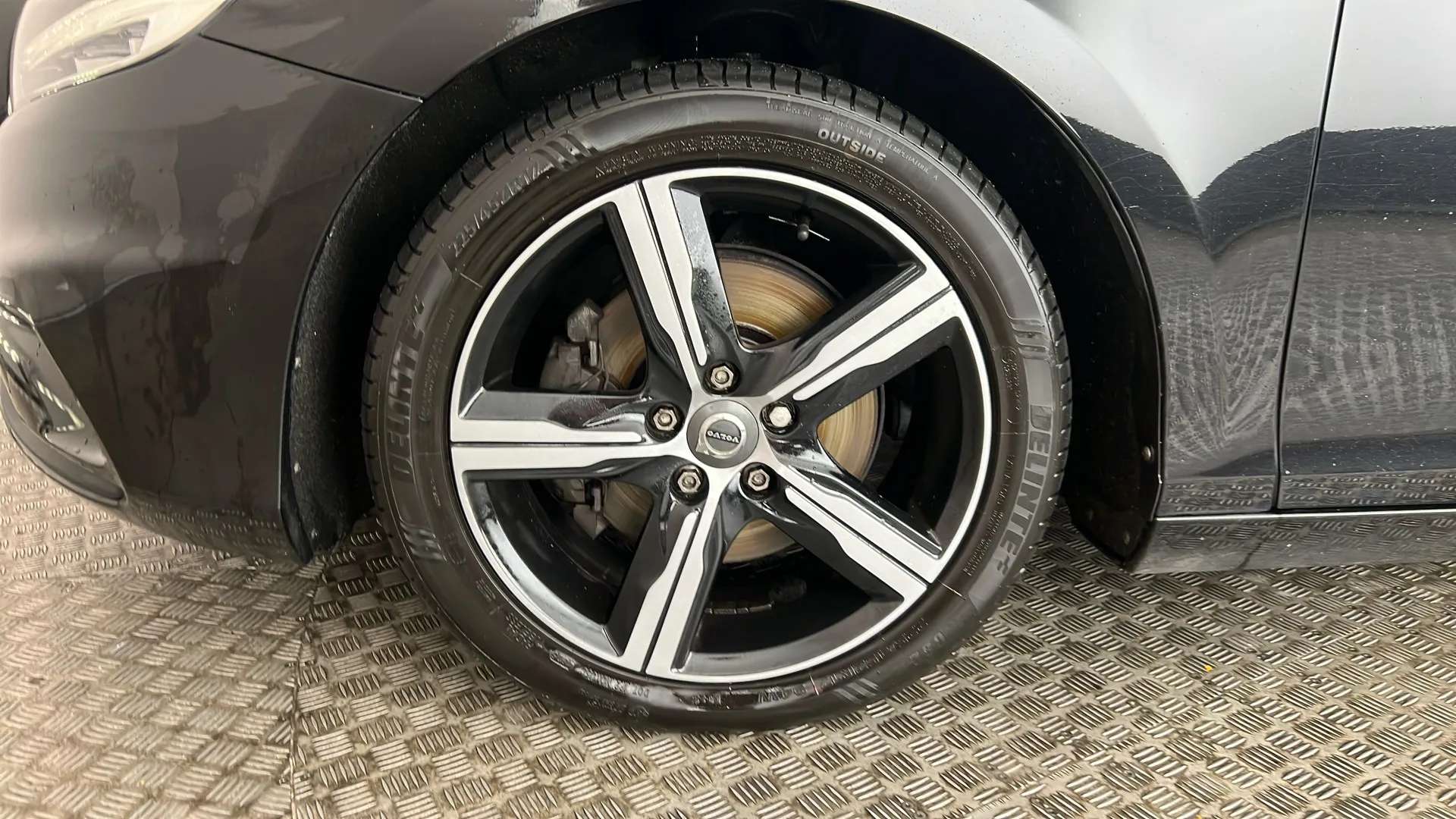 2016 VOLVO V40 2016 VOLVO V40