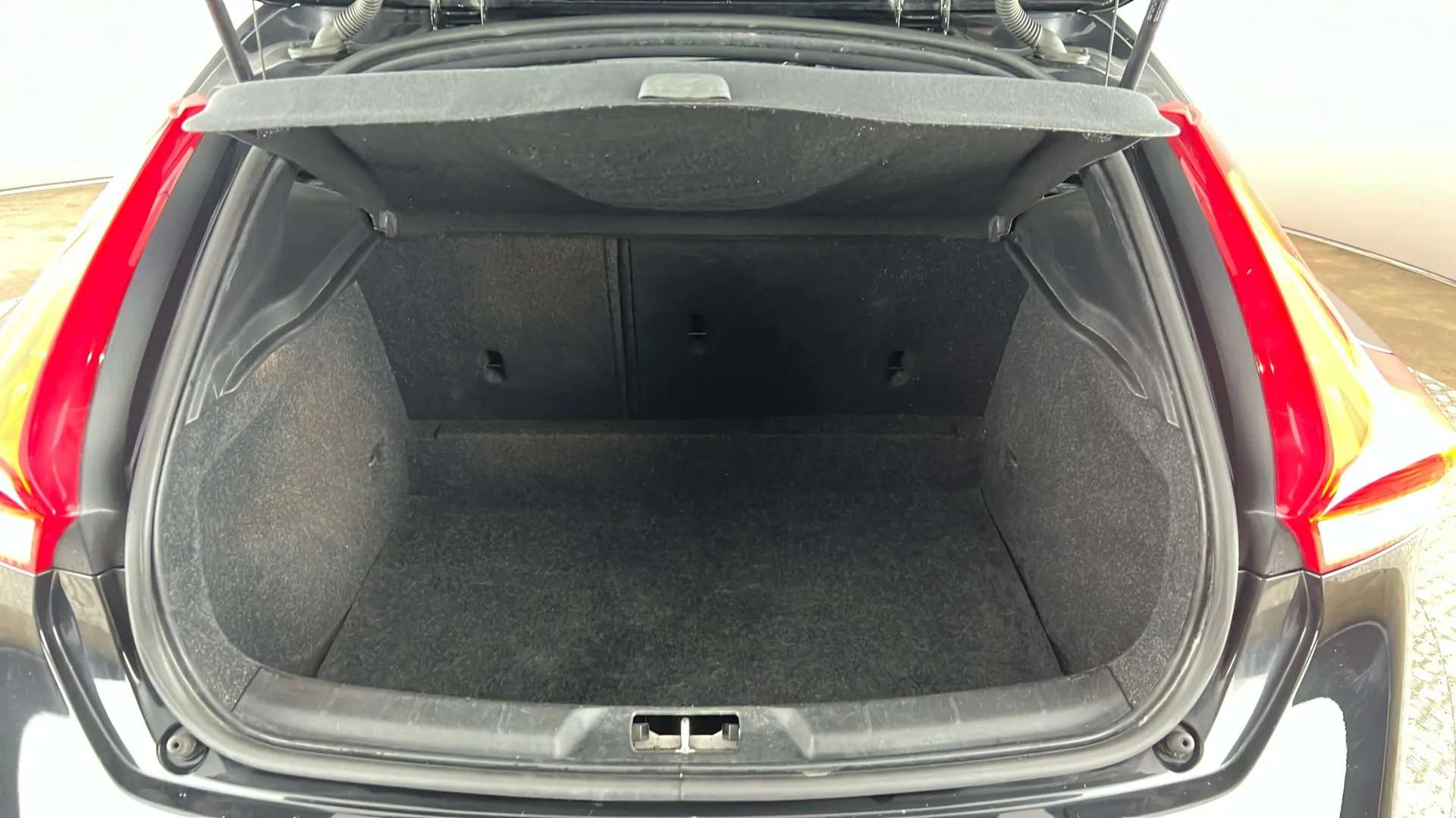 2016 VOLVO V40 2016 VOLVO V40