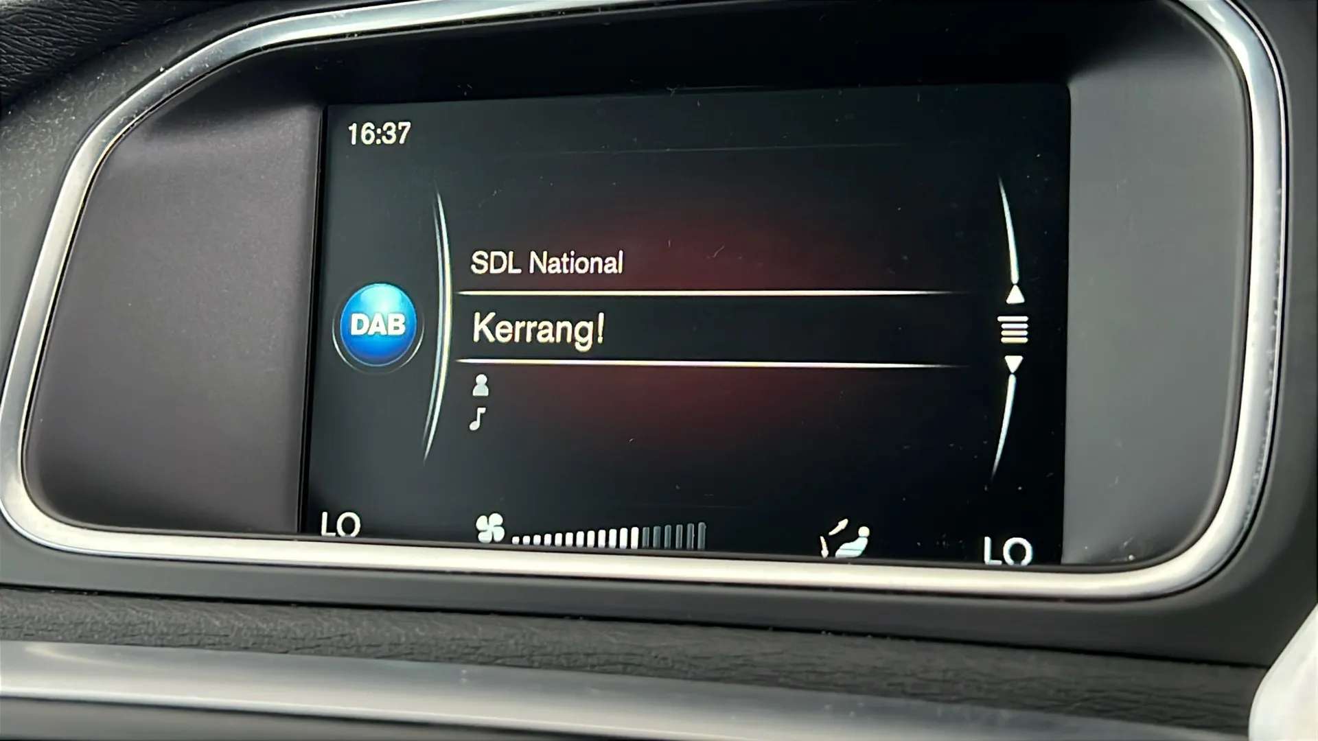2016 VOLVO V40 2016 VOLVO V40