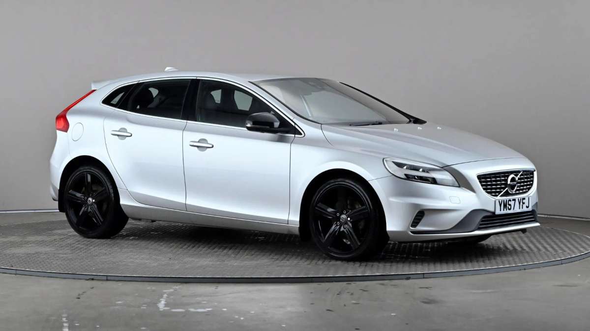Check out this Volvo V40 2017 Petrol Manual