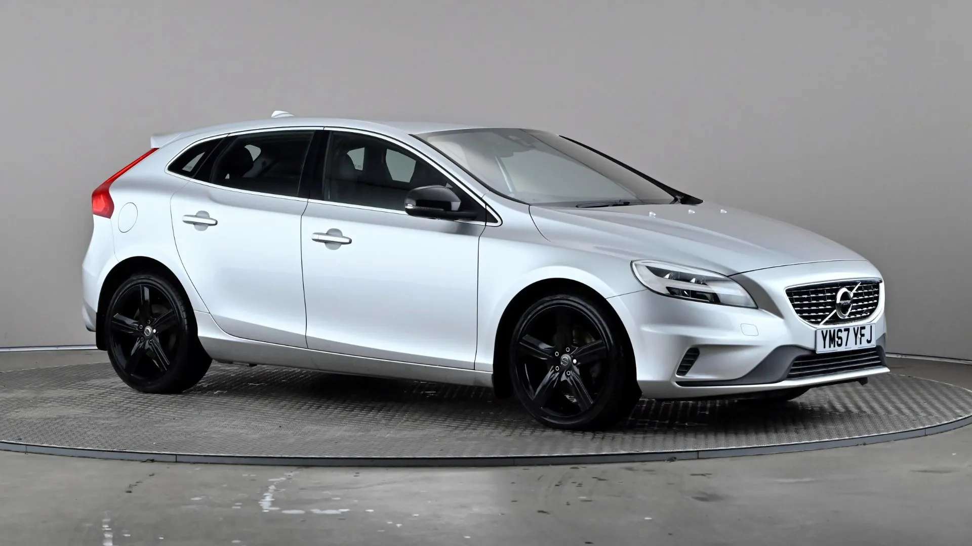 2017 VOLVO V40 2017 VOLVO V40