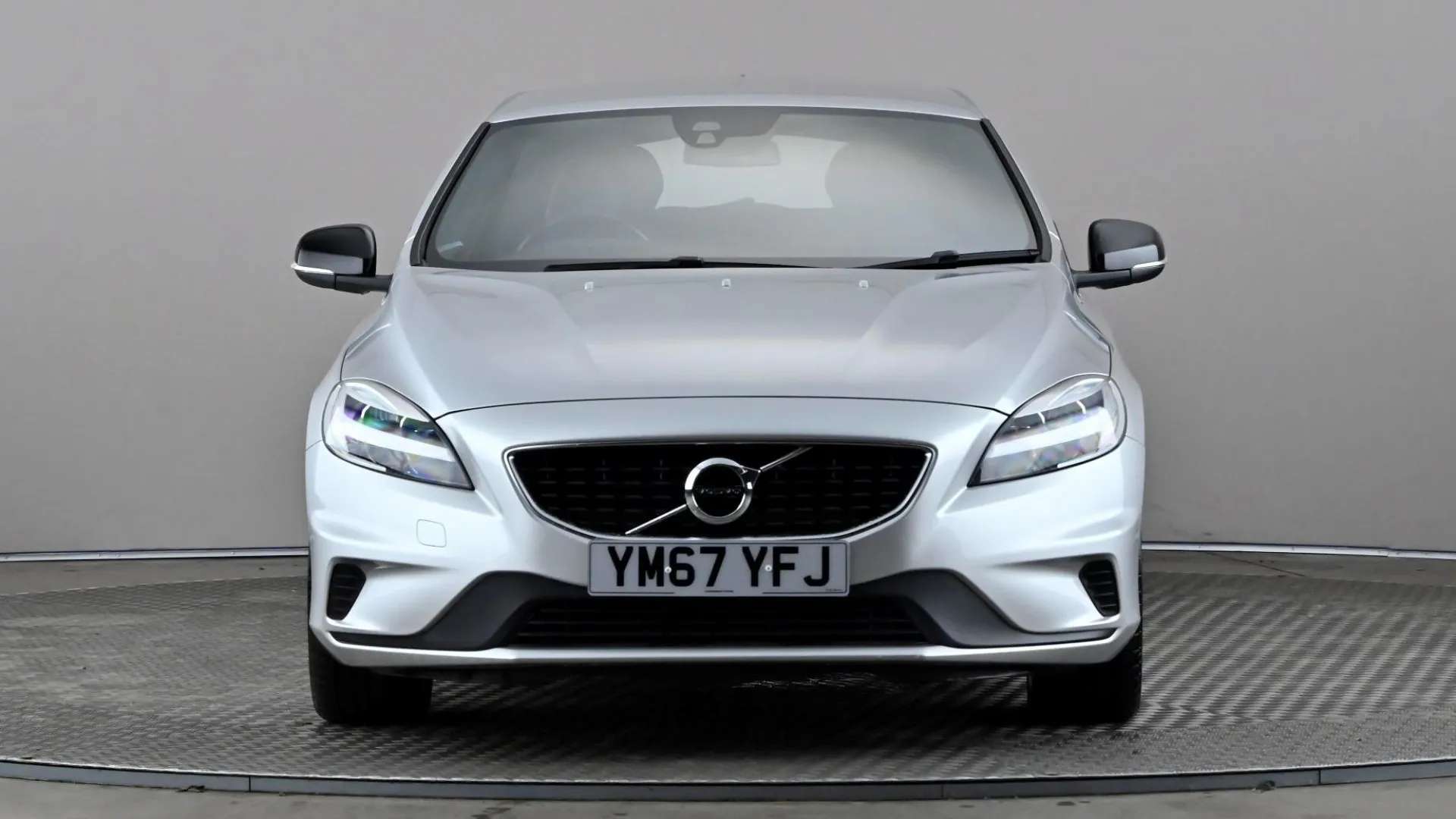 2017 VOLVO V40 2017 VOLVO V40