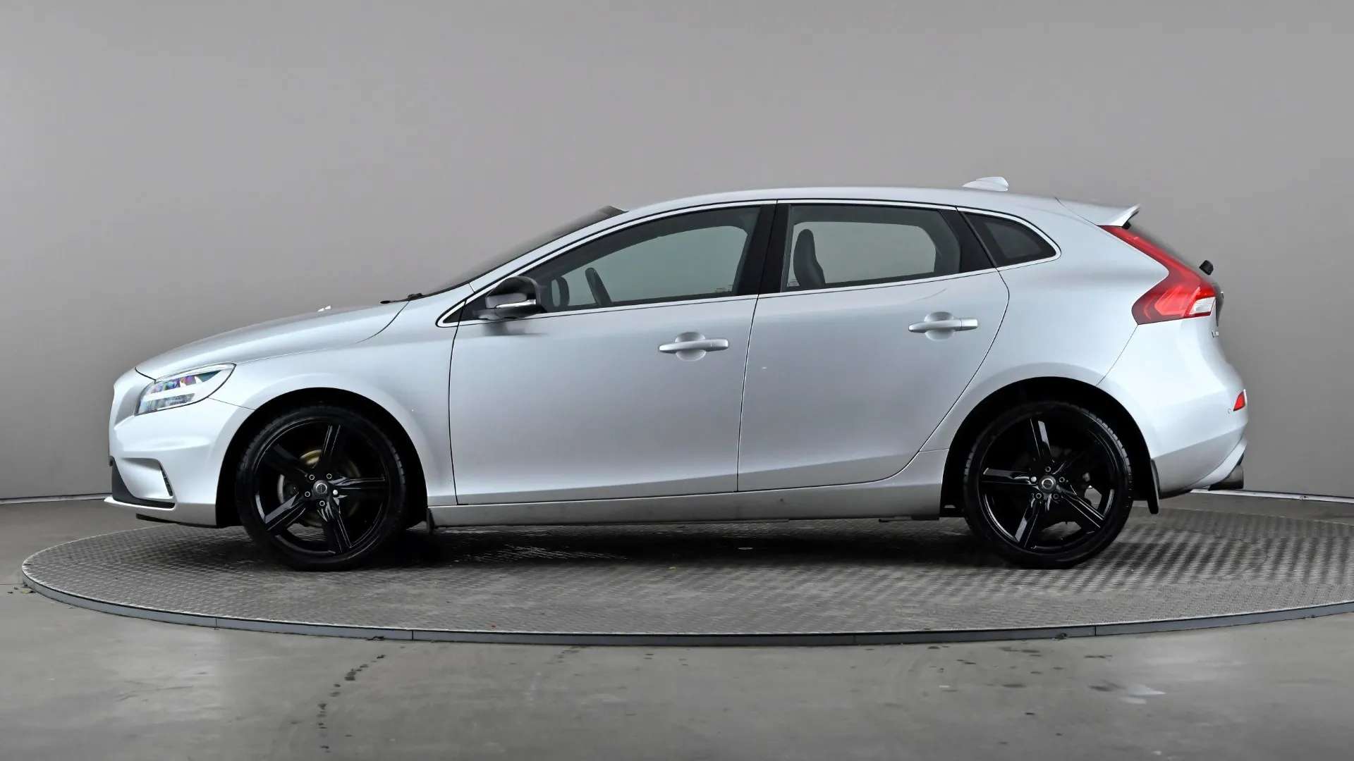 2017 VOLVO V40 2017 VOLVO V40