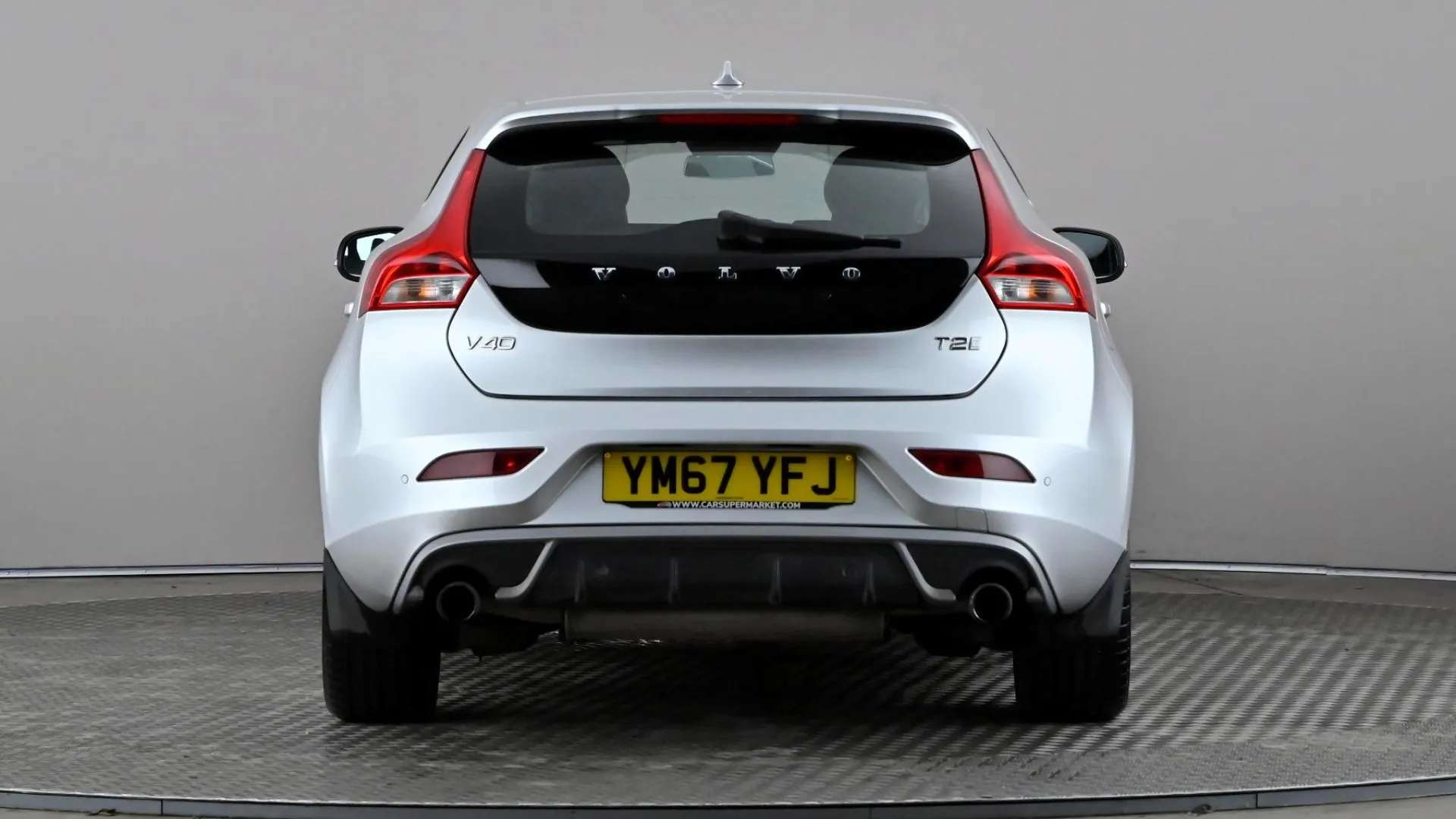 2017 VOLVO V40 2017 VOLVO V40