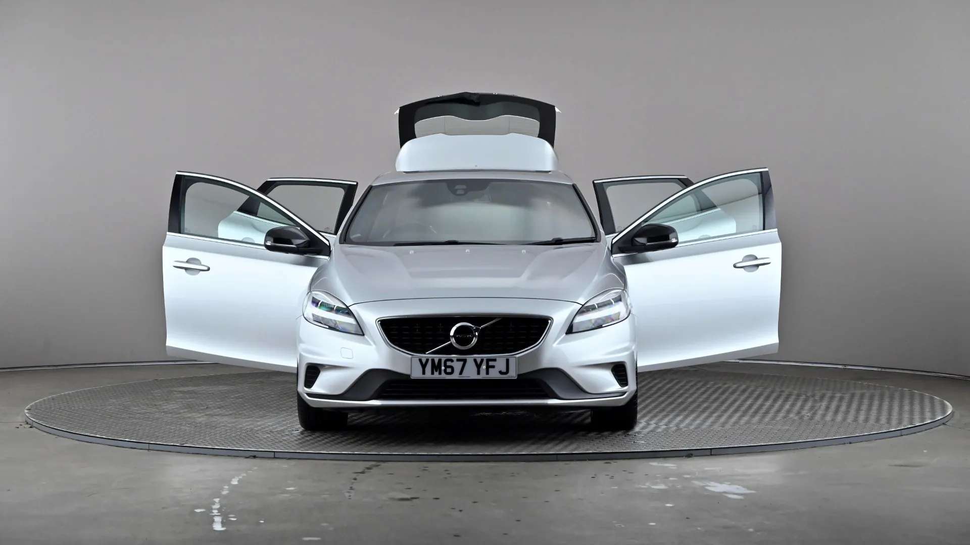 2017 VOLVO V40 2017 VOLVO V40