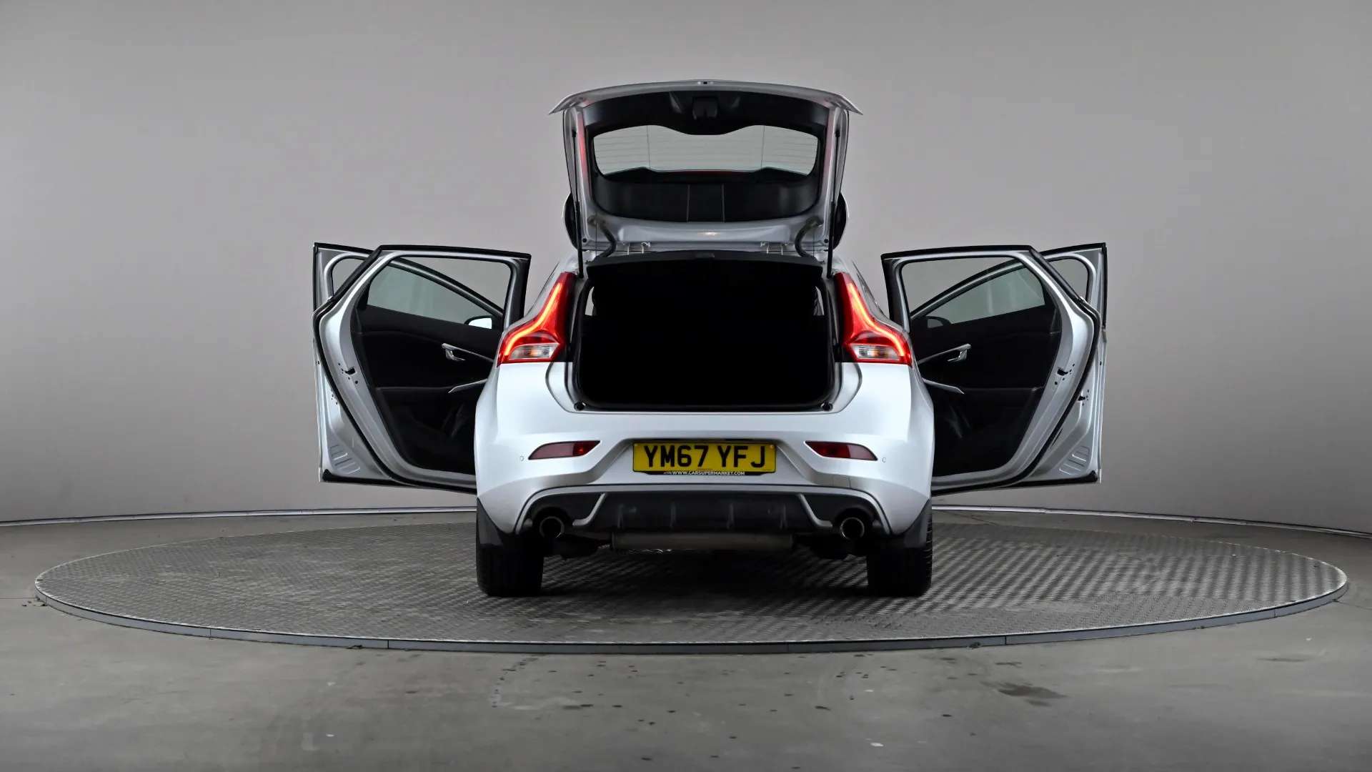 2017 VOLVO V40 2017 VOLVO V40