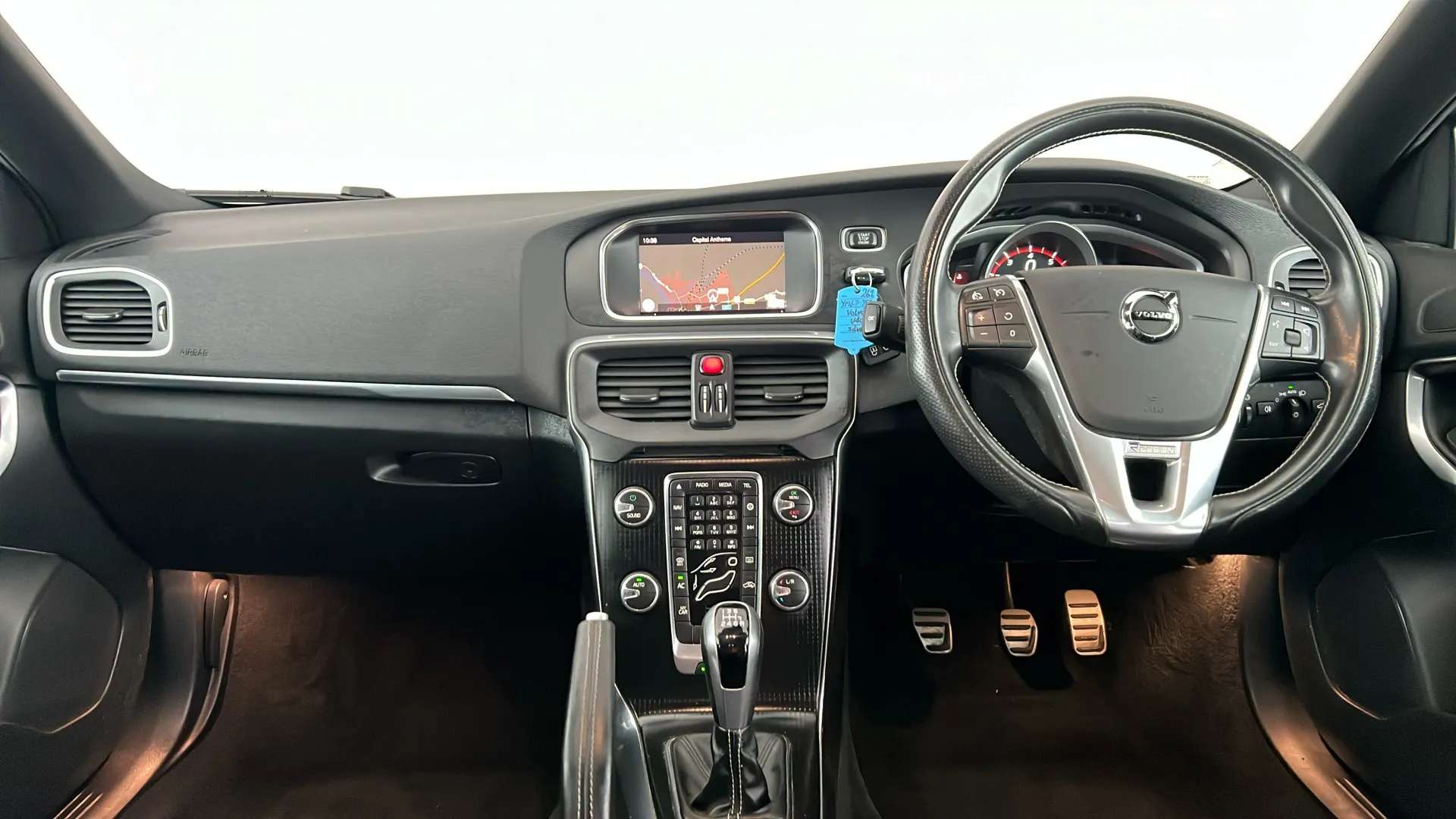 2017 VOLVO V40 2017 VOLVO V40