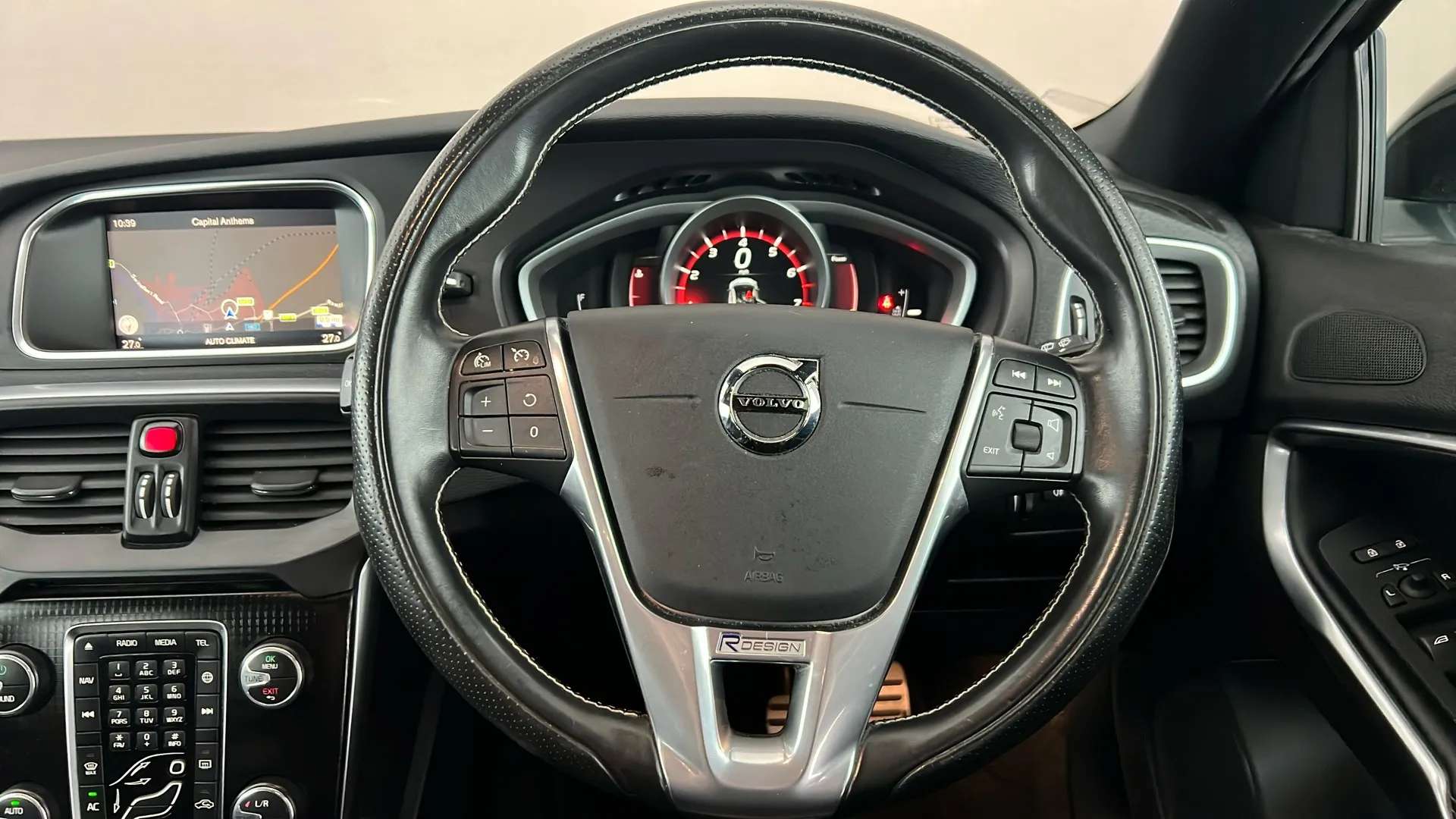 2017 VOLVO V40 2017 VOLVO V40