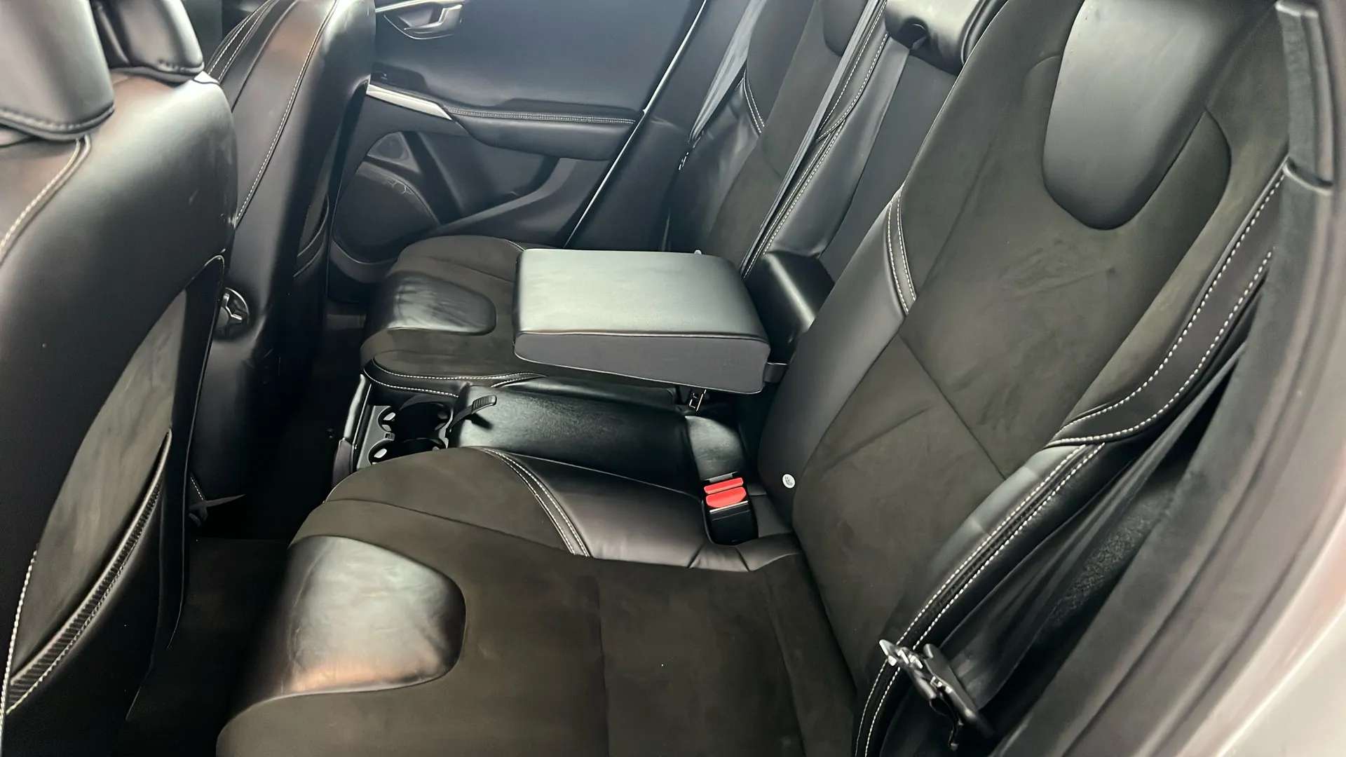 2017 VOLVO V40 2017 VOLVO V40