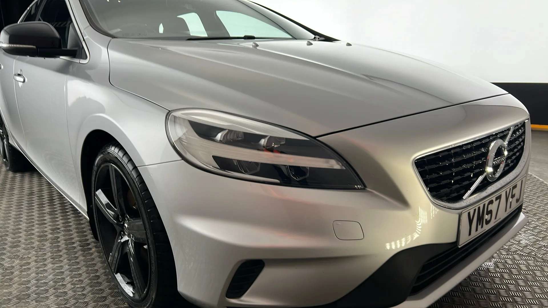 2017 VOLVO V40 2017 VOLVO V40