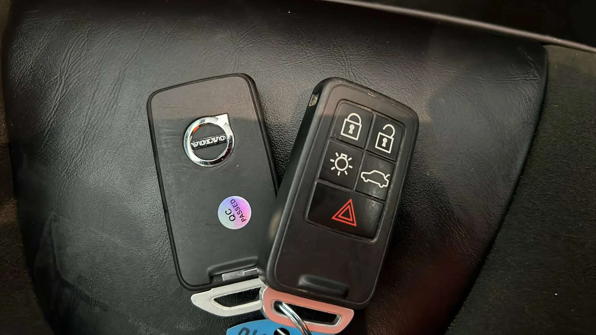 2017 VOLVO V40 2017 VOLVO V40