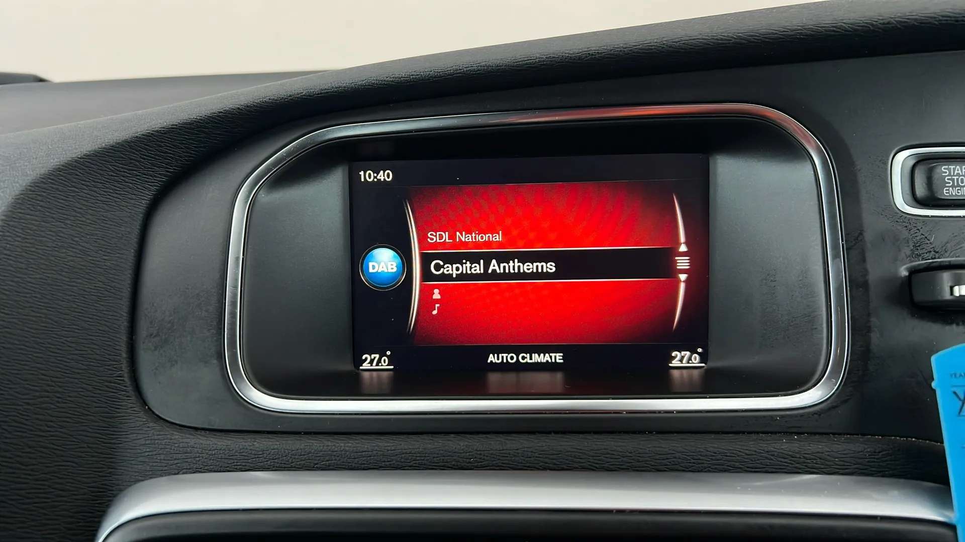 2017 VOLVO V40 2017 VOLVO V40