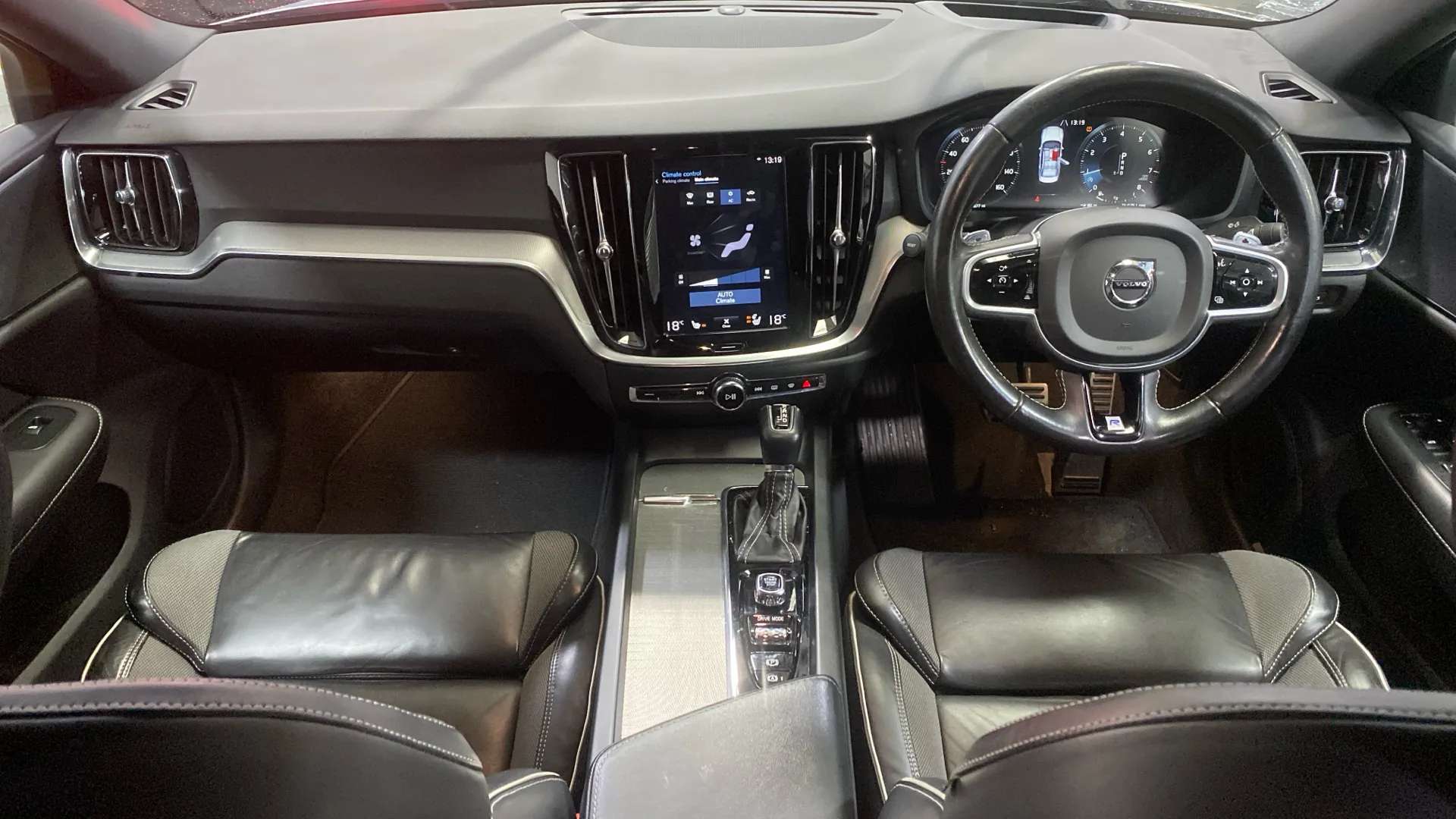 A 2019 VOLVO S60 2.0 T5 R DESIGN Plus Auto A 2019 VOLVO S60 2.0 T5 R DESIGN Plus Auto