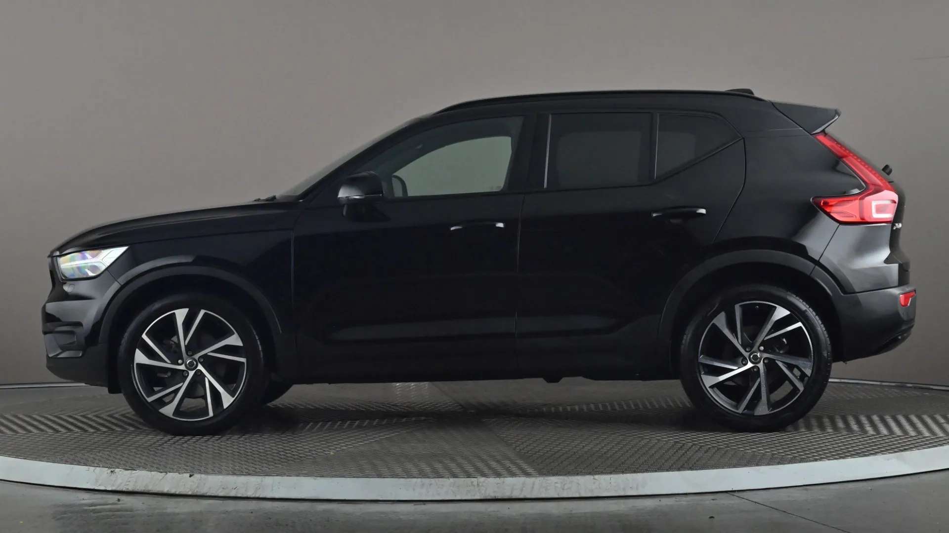 A 2021 VOLVO XC40 2.0 B4P R DESIGN Pro Auto A 2021 VOLVO XC40 2.0 B4P R DESIGN Pro Auto