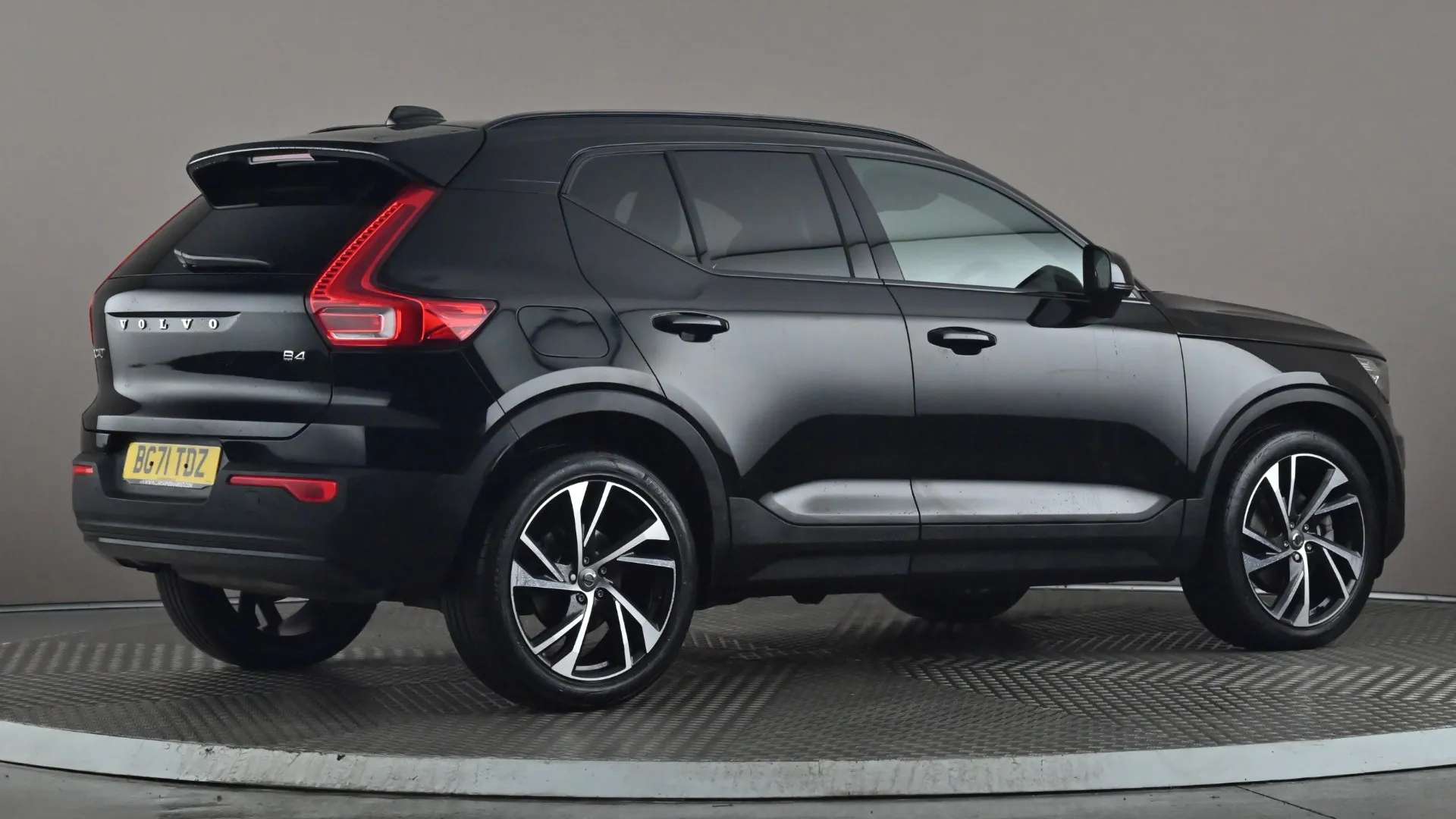 2021 VOLVO XC40 2021 VOLVO XC40