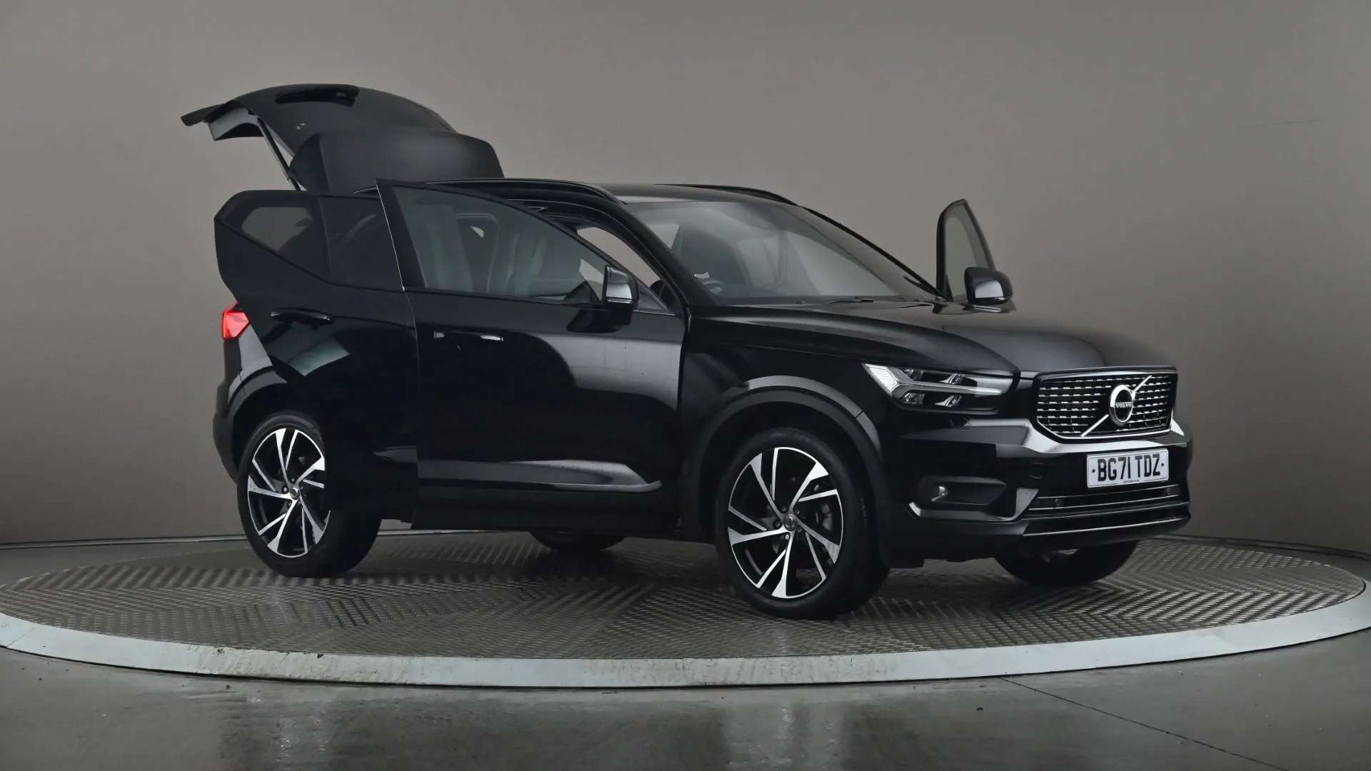 2021 VOLVO XC40 2021 VOLVO XC40