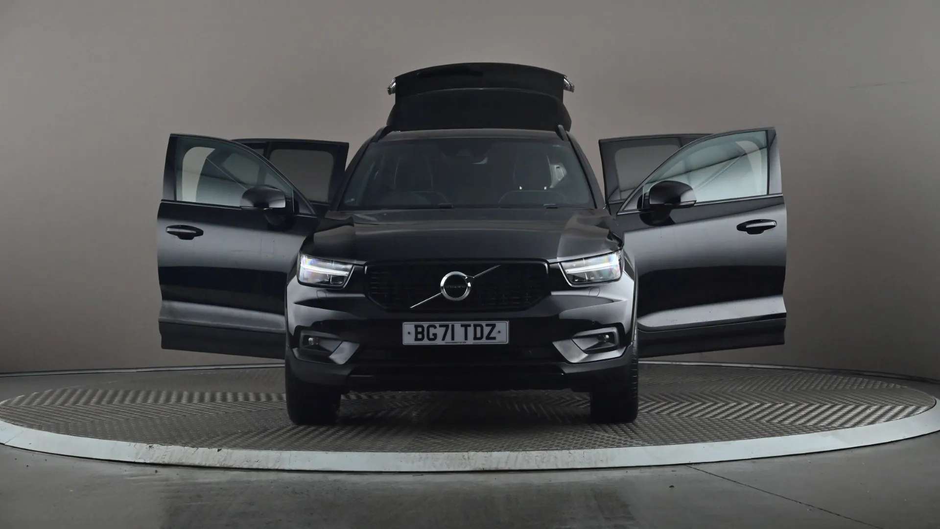 2021 VOLVO XC40 2021 VOLVO XC40