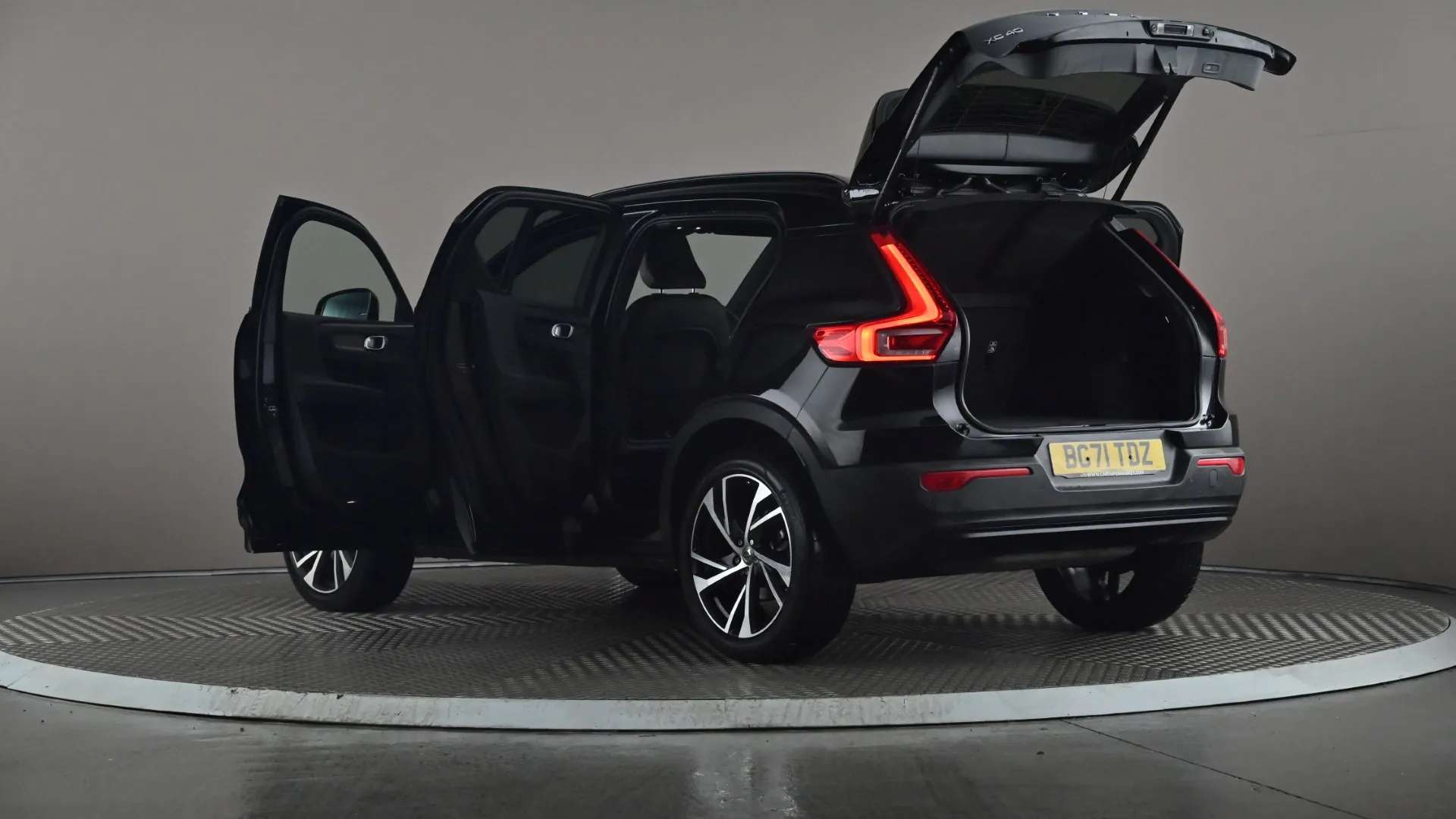 2021 VOLVO XC40 2021 VOLVO XC40