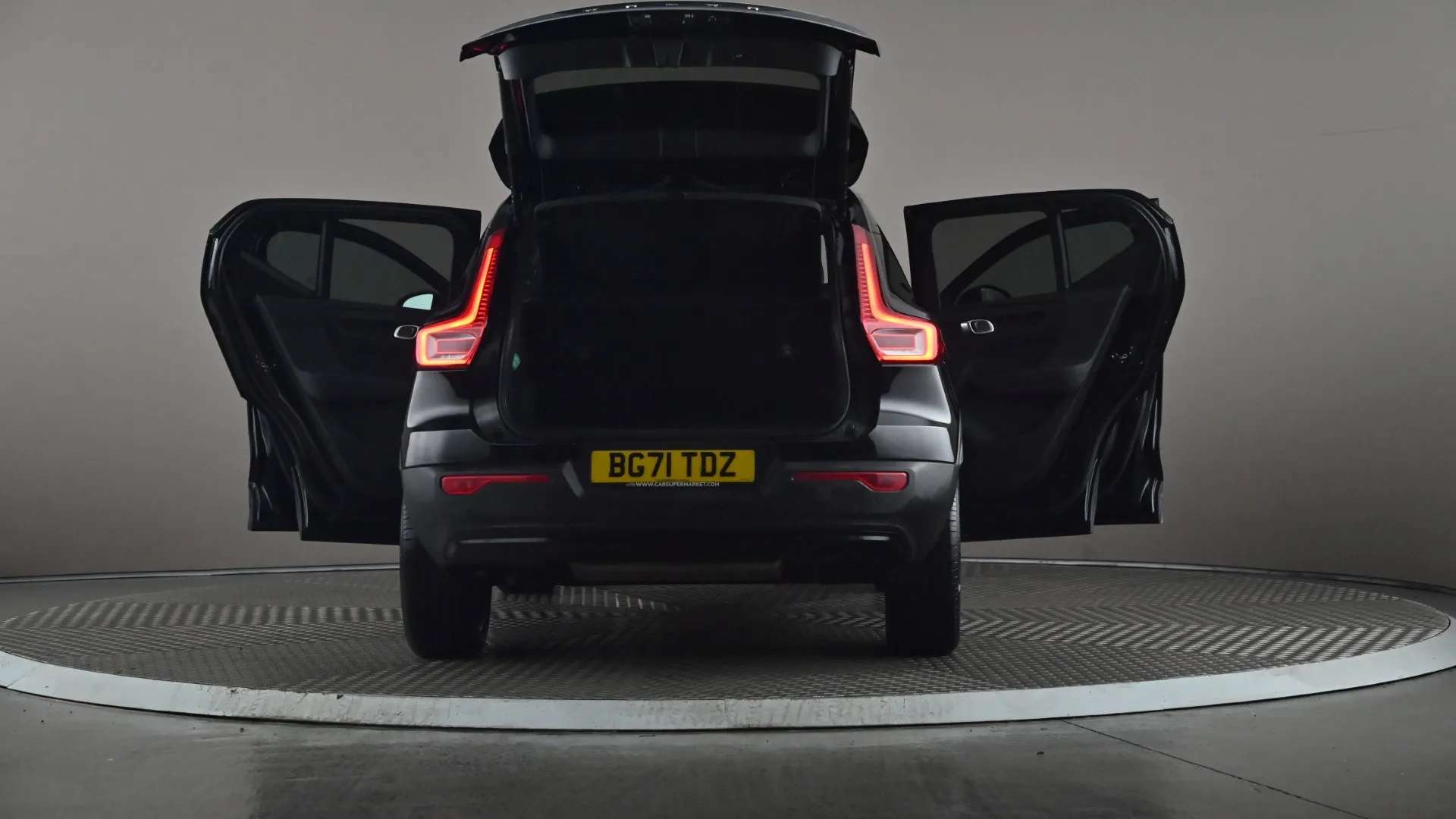 2021 VOLVO XC40 2021 VOLVO XC40