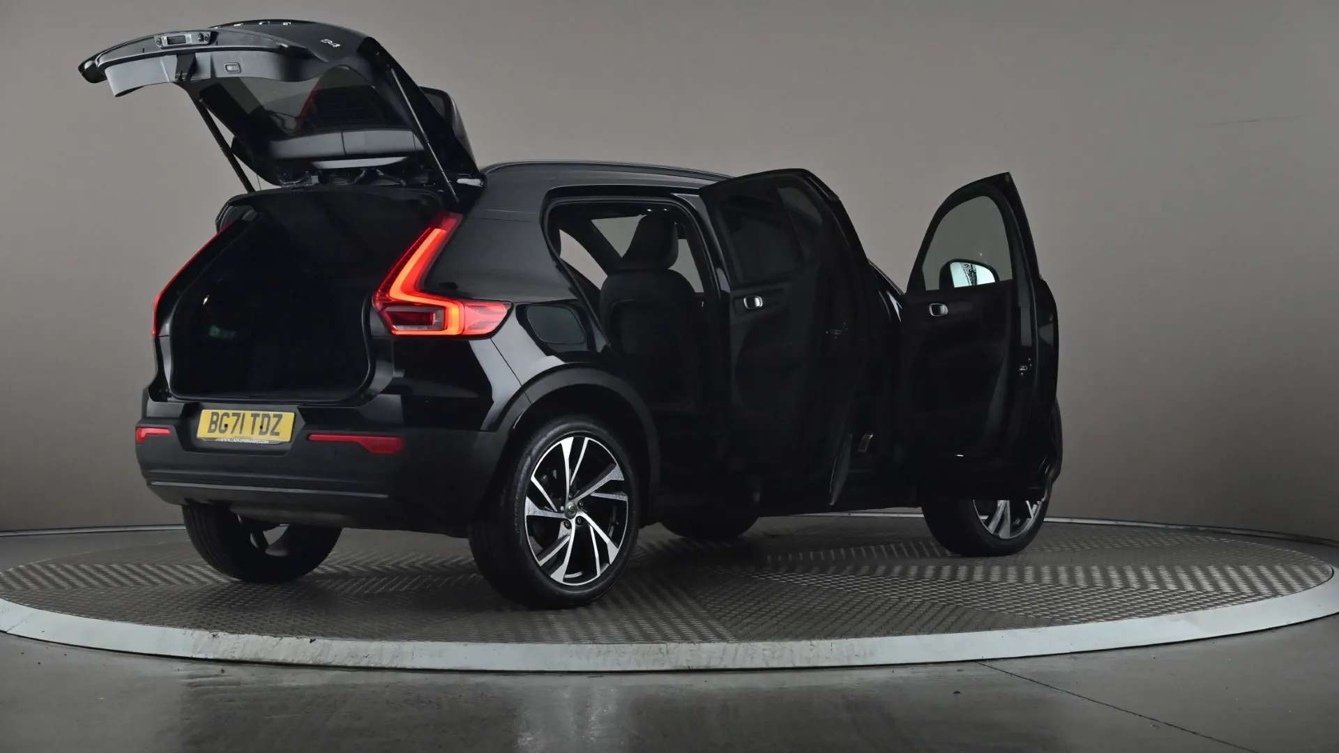 2021 VOLVO XC40 2021 VOLVO XC40