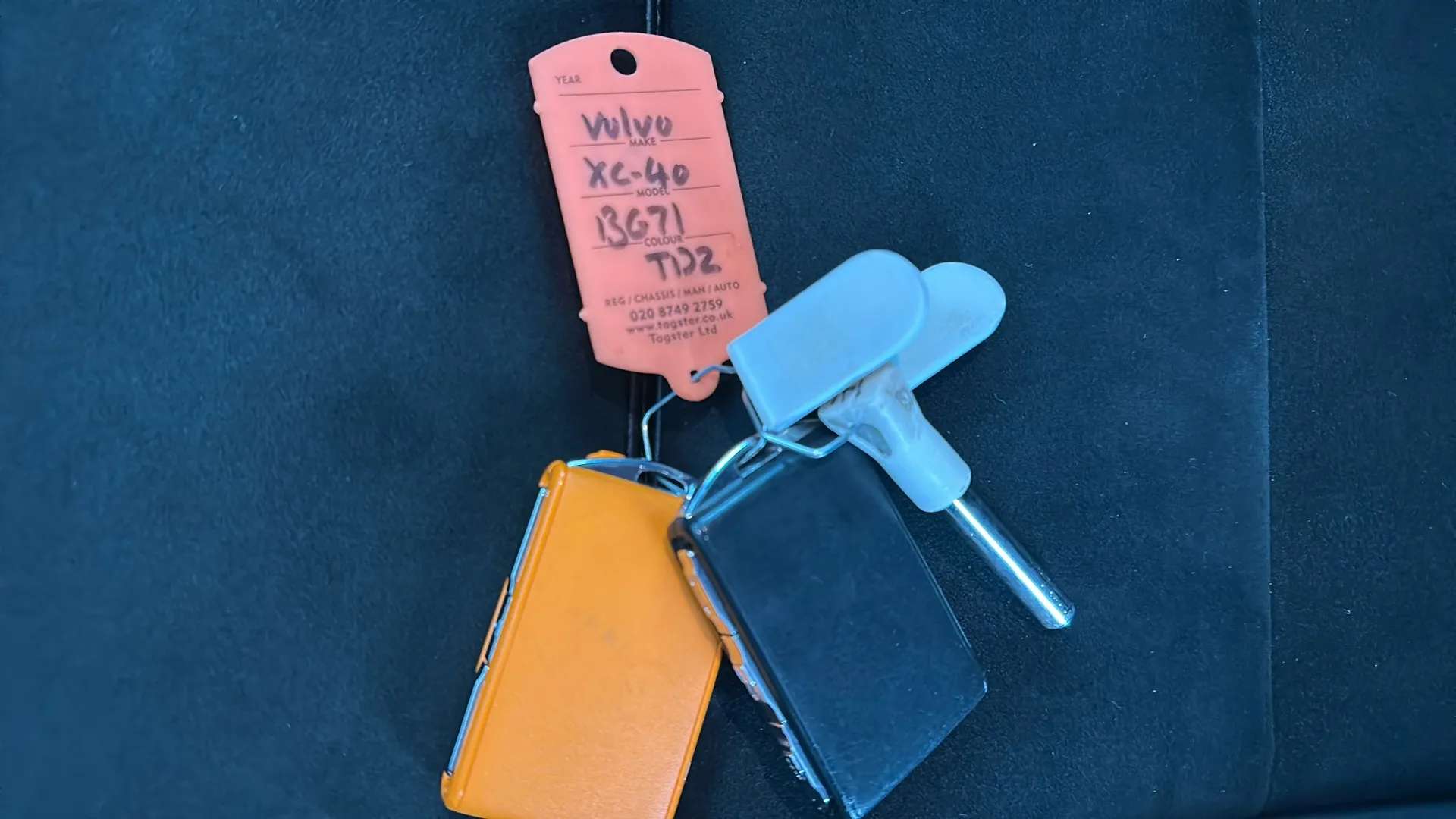 2021 VOLVO XC40 2021 VOLVO XC40