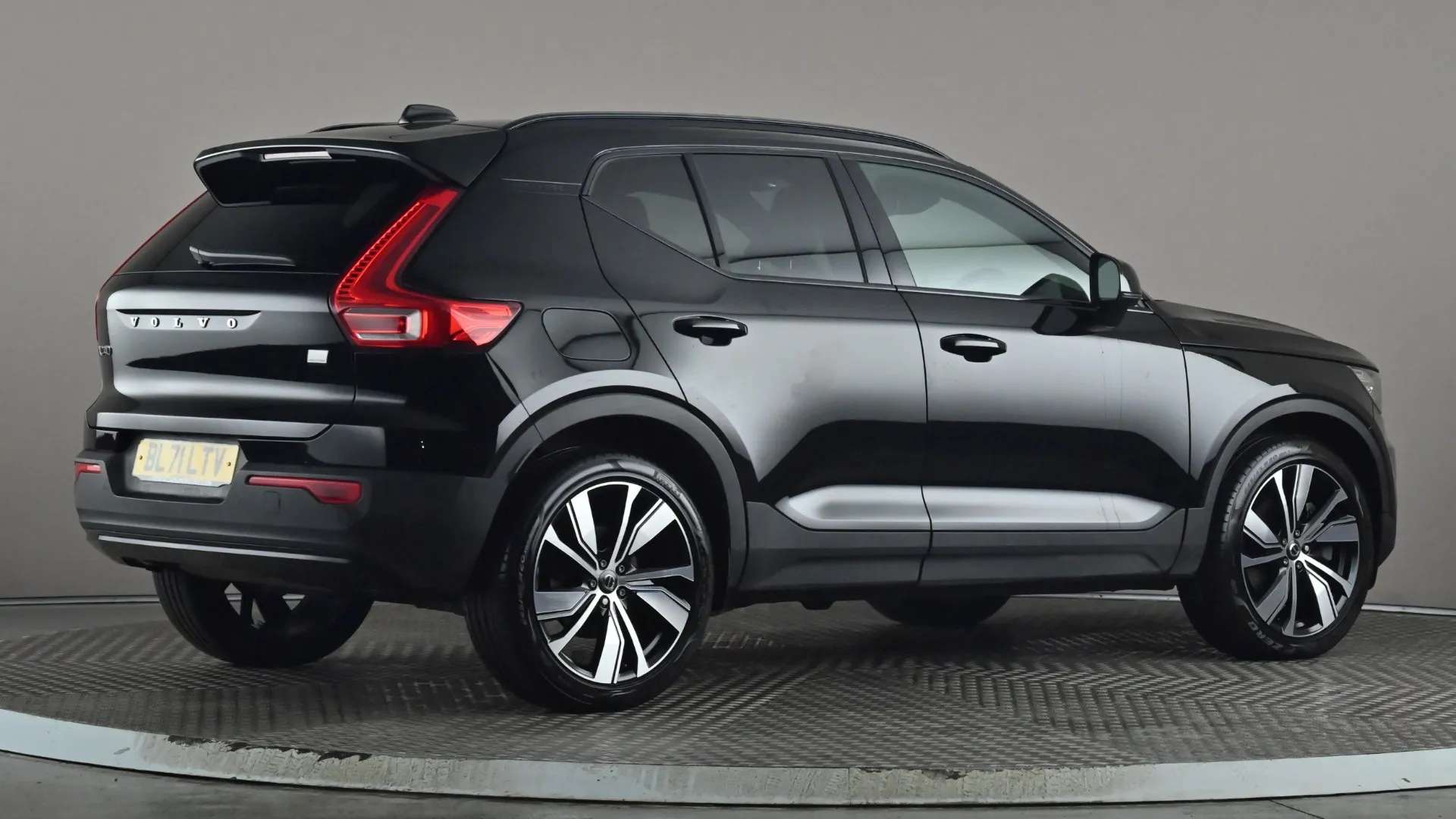 2022 VOLVO XC40 2022 VOLVO XC40