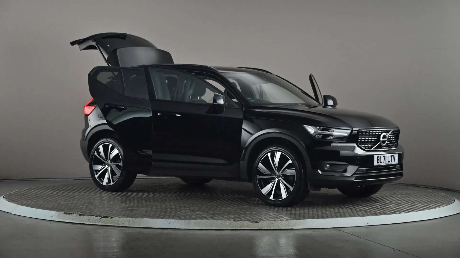 2022 VOLVO XC40 2022 VOLVO XC40