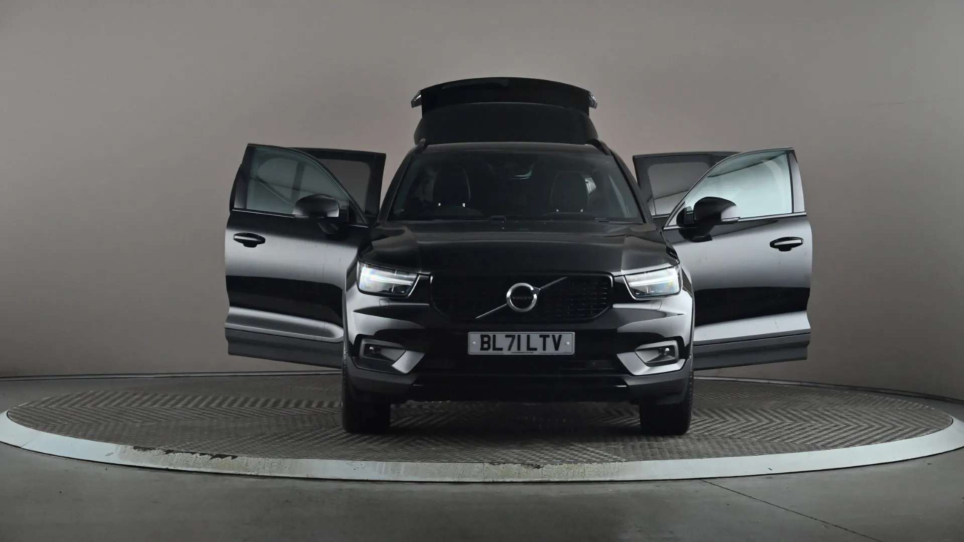 2022 VOLVO XC40 2022 VOLVO XC40