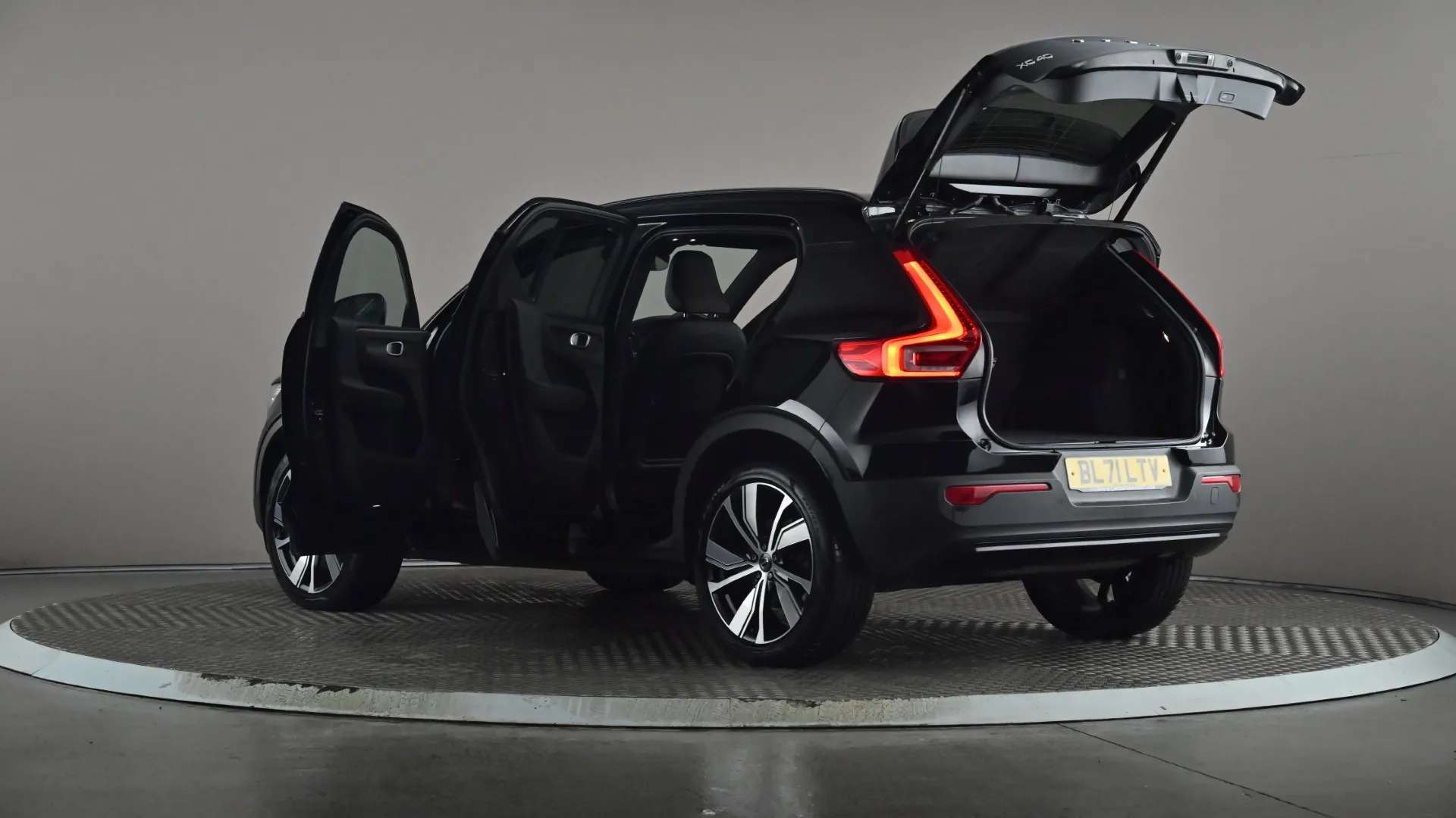 2022 VOLVO XC40 2022 VOLVO XC40