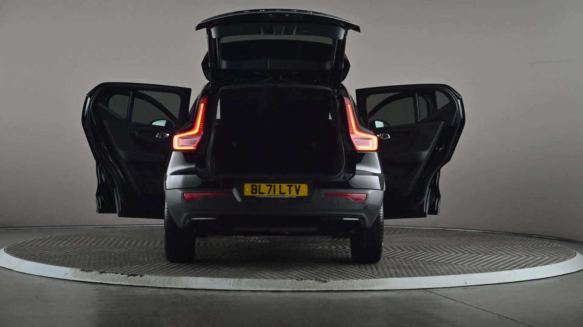 2022 VOLVO XC40 2022 VOLVO XC40