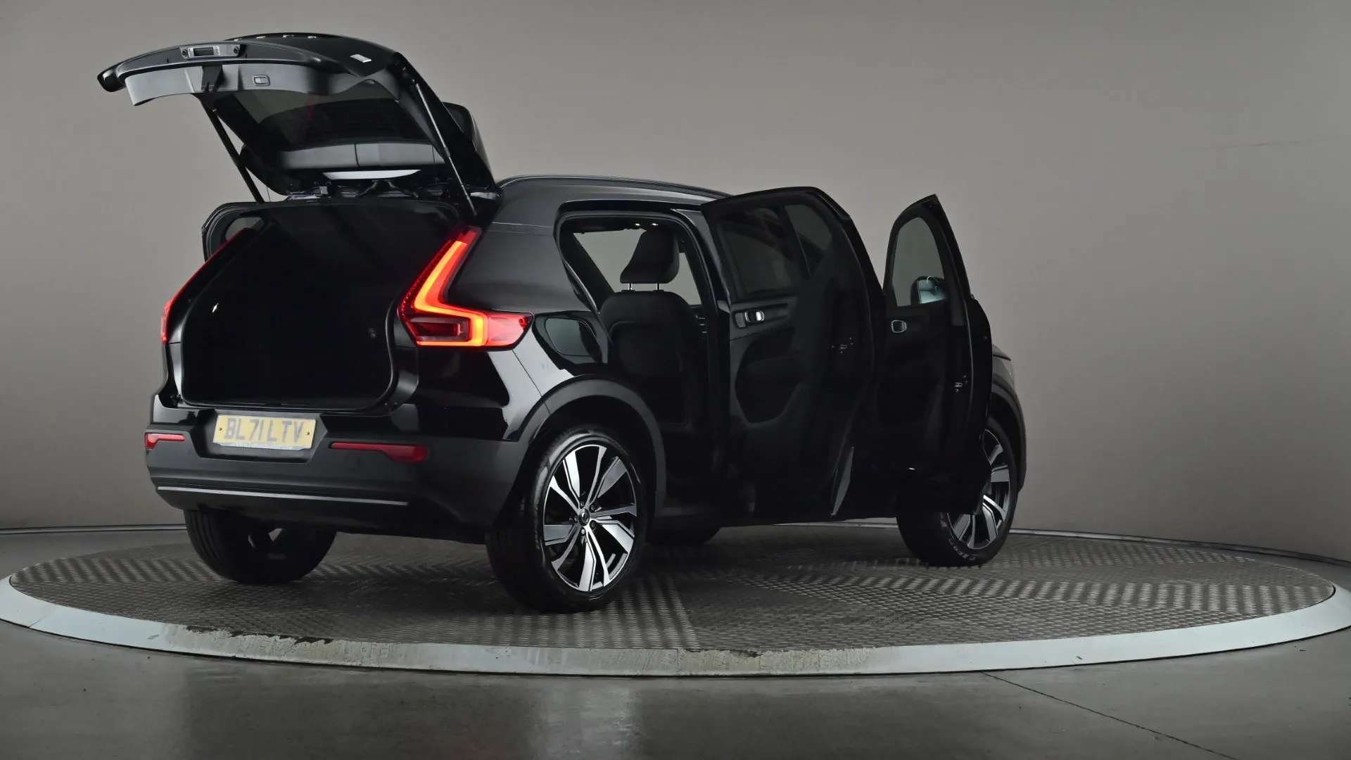2022 VOLVO XC40 2022 VOLVO XC40
