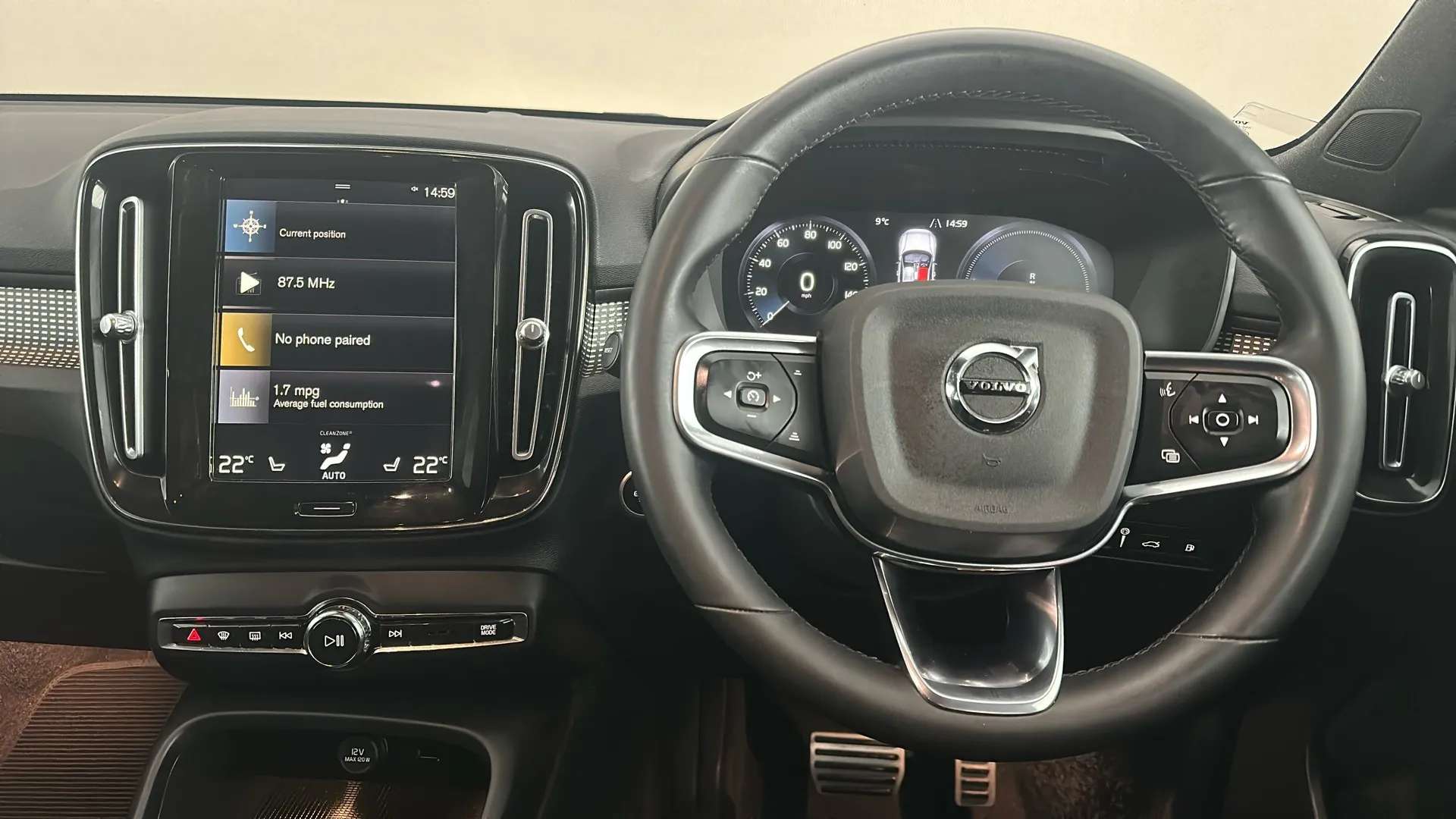 2022 VOLVO XC40 2022 VOLVO XC40